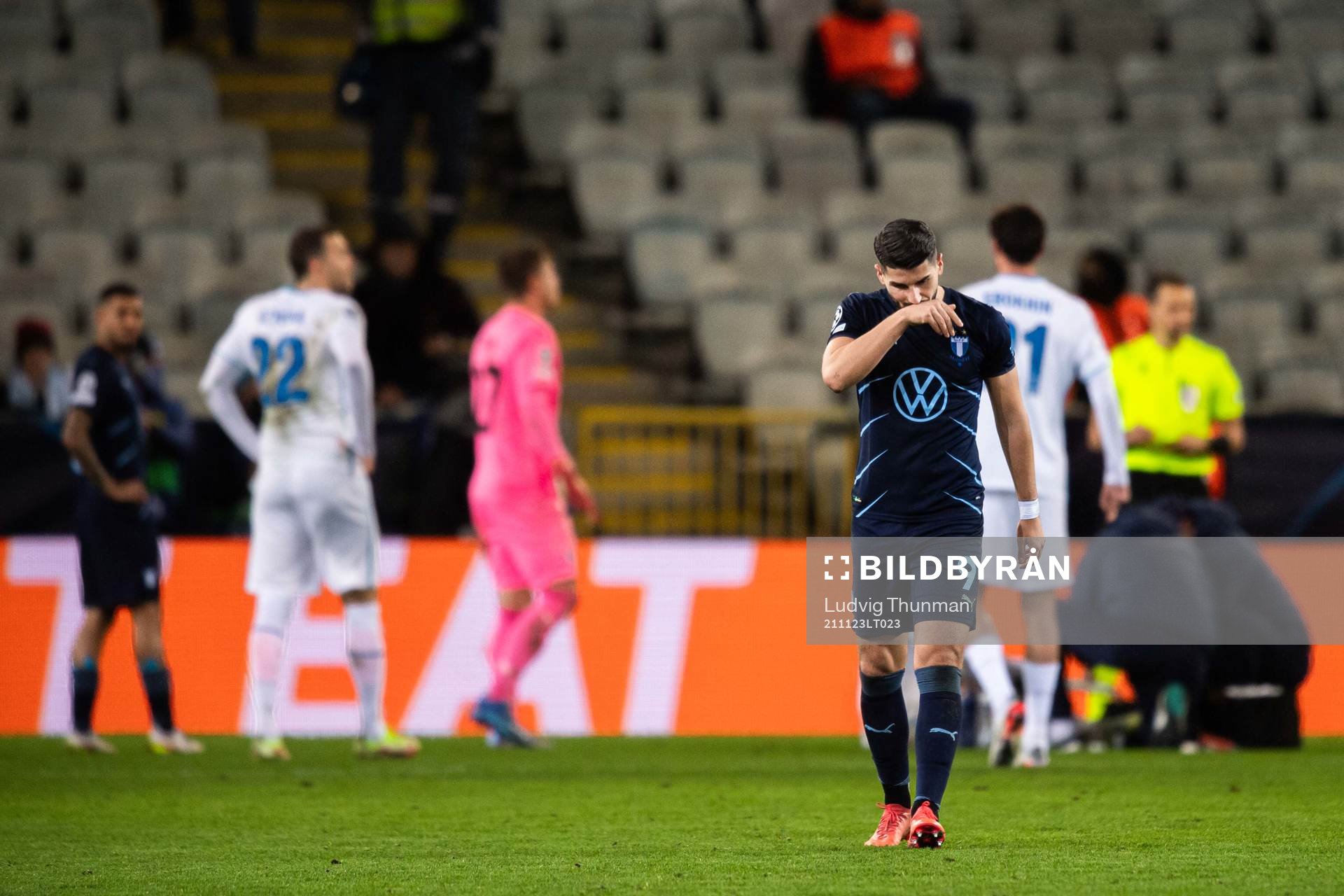 Antonio Colak of Malmö FF looks dejected