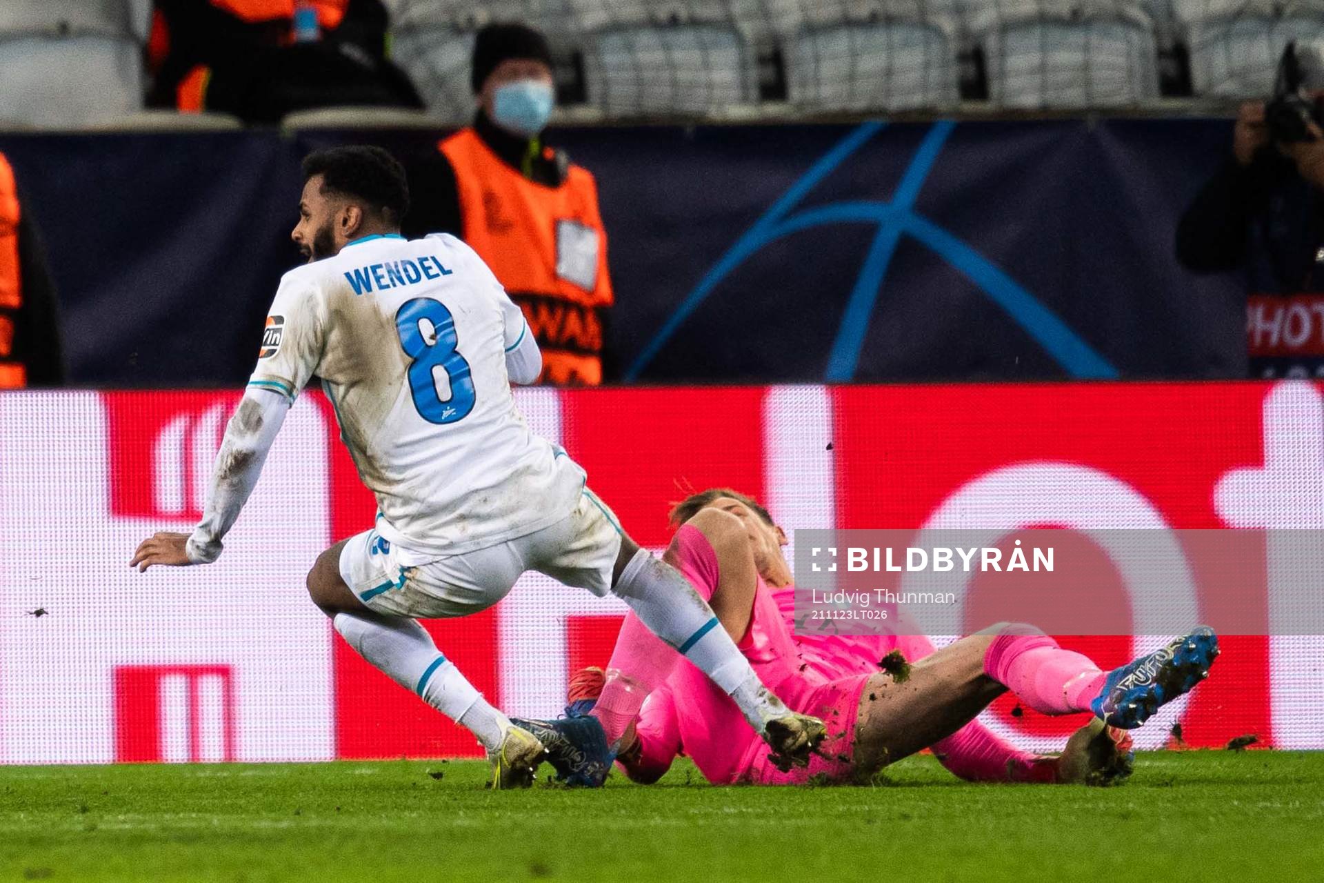 Wendel of Zenit and goalkeeper Johan Dahlin of Malmö FF during the UEFA Champions League football match between Malmö FF and Zenit St Petersburg on November 23, 2021 in Malmö.
