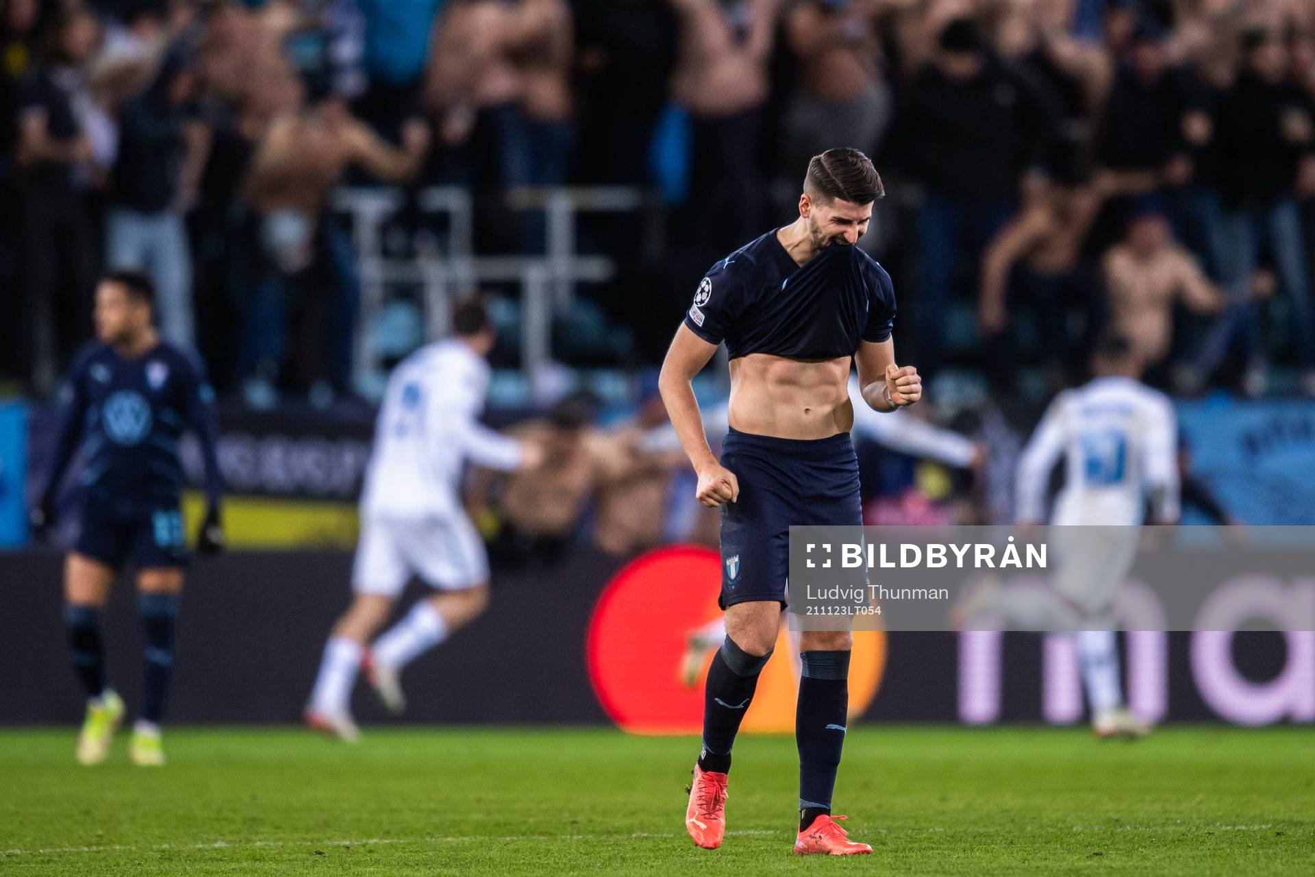 Antonio Colak of Malmö FF looks dejected