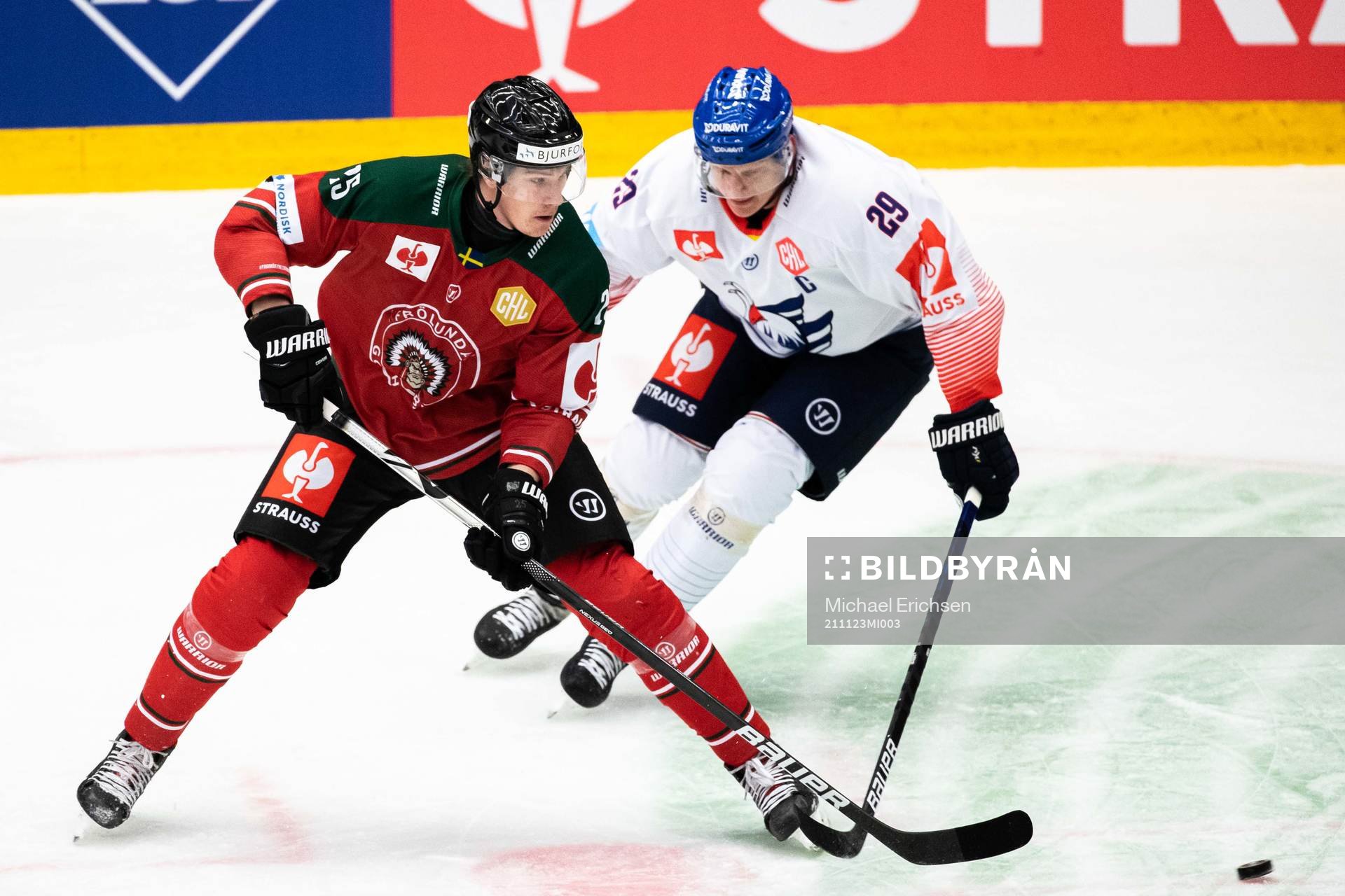 Elmer Söderblom of Frölunda and Denis Reul of Adler