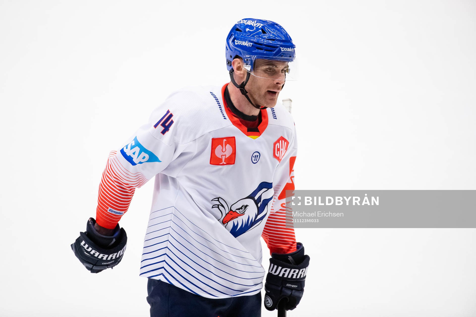 Jordan Szwarz of Adler Mannheim
