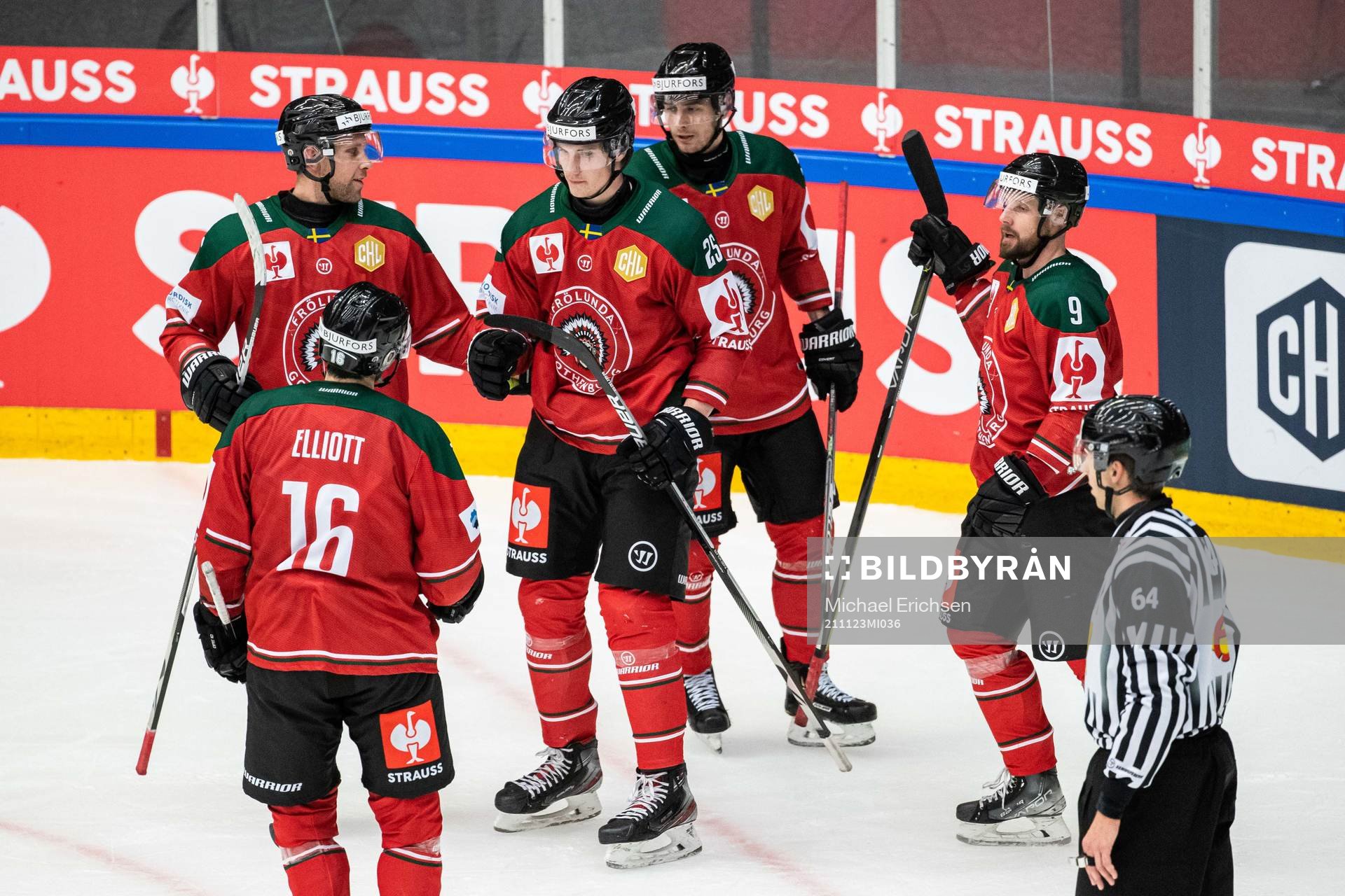 Elmer Söderblom of Frölunda celebrate with teammates