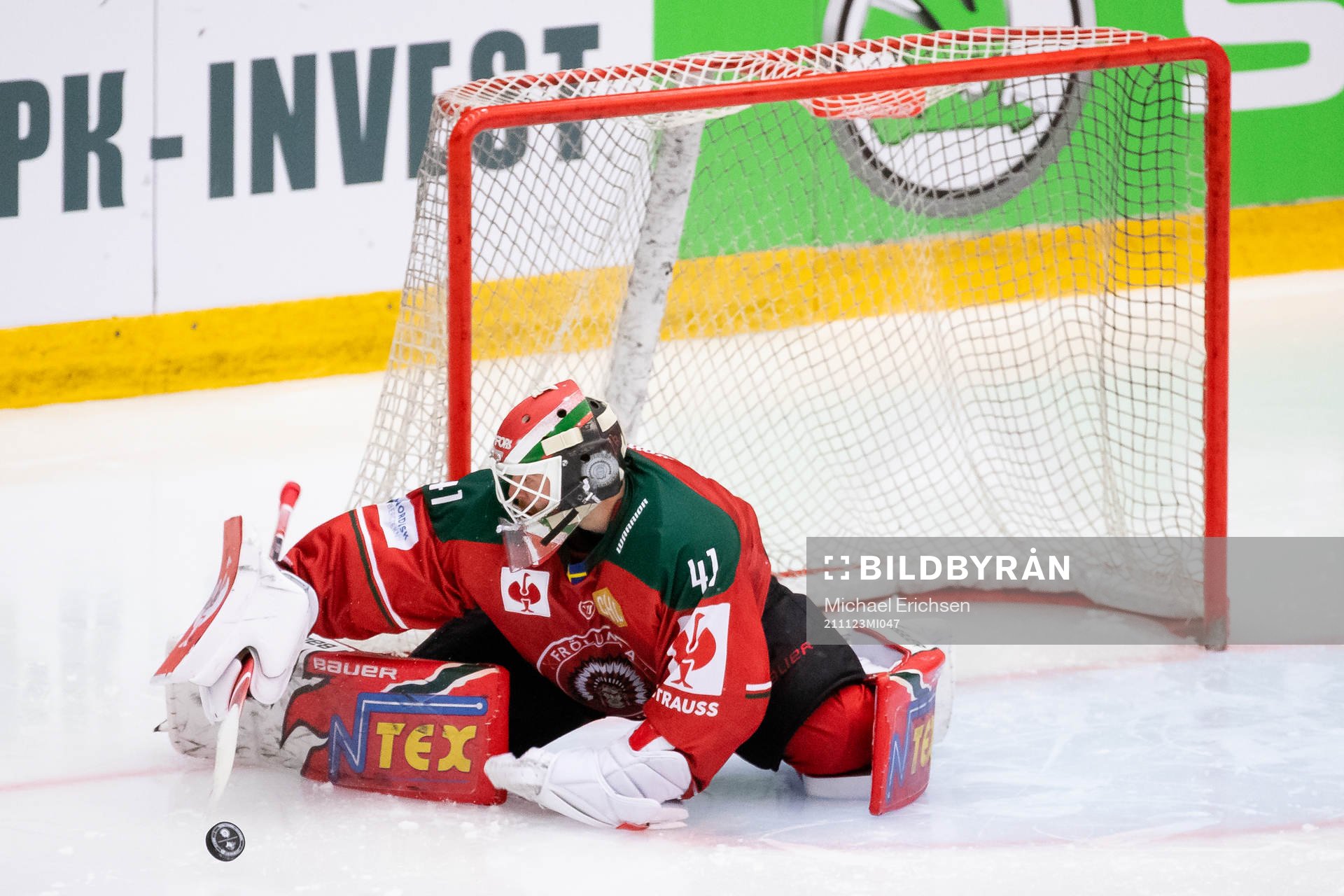 Goalkeeper Niklas Rubin of Frölunda with a save