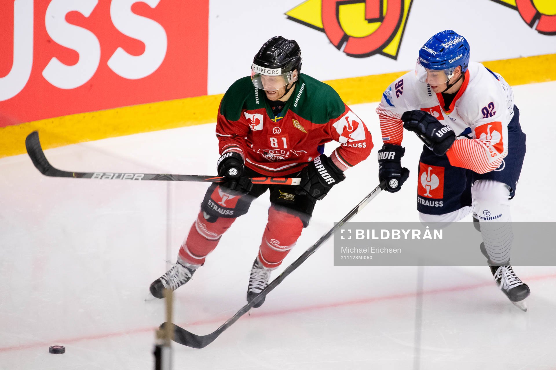Ryan Lasch of Frölunda and Philipp Preto of Adler Mannheim