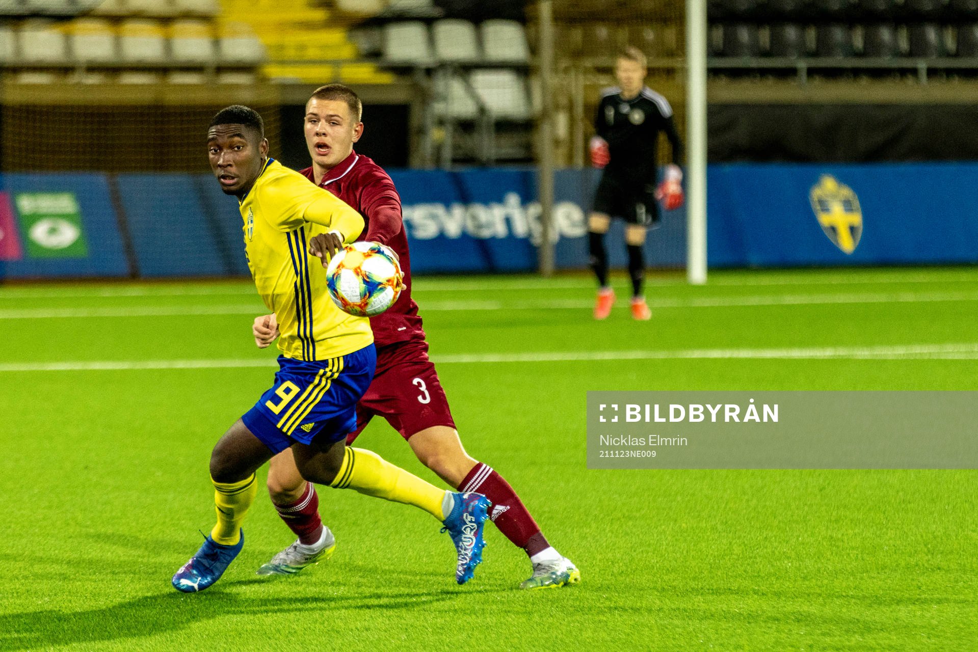 Sveriges Emmanuel Tannor 0ch Lettland  Alans Kangars