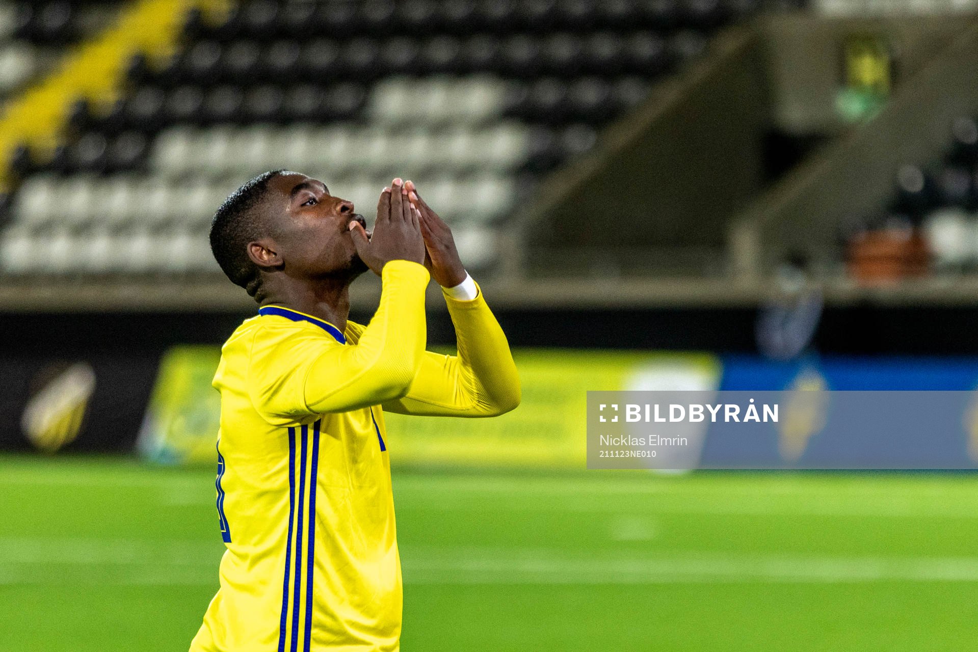 Sveriges  Emmanuel Tannor jublar