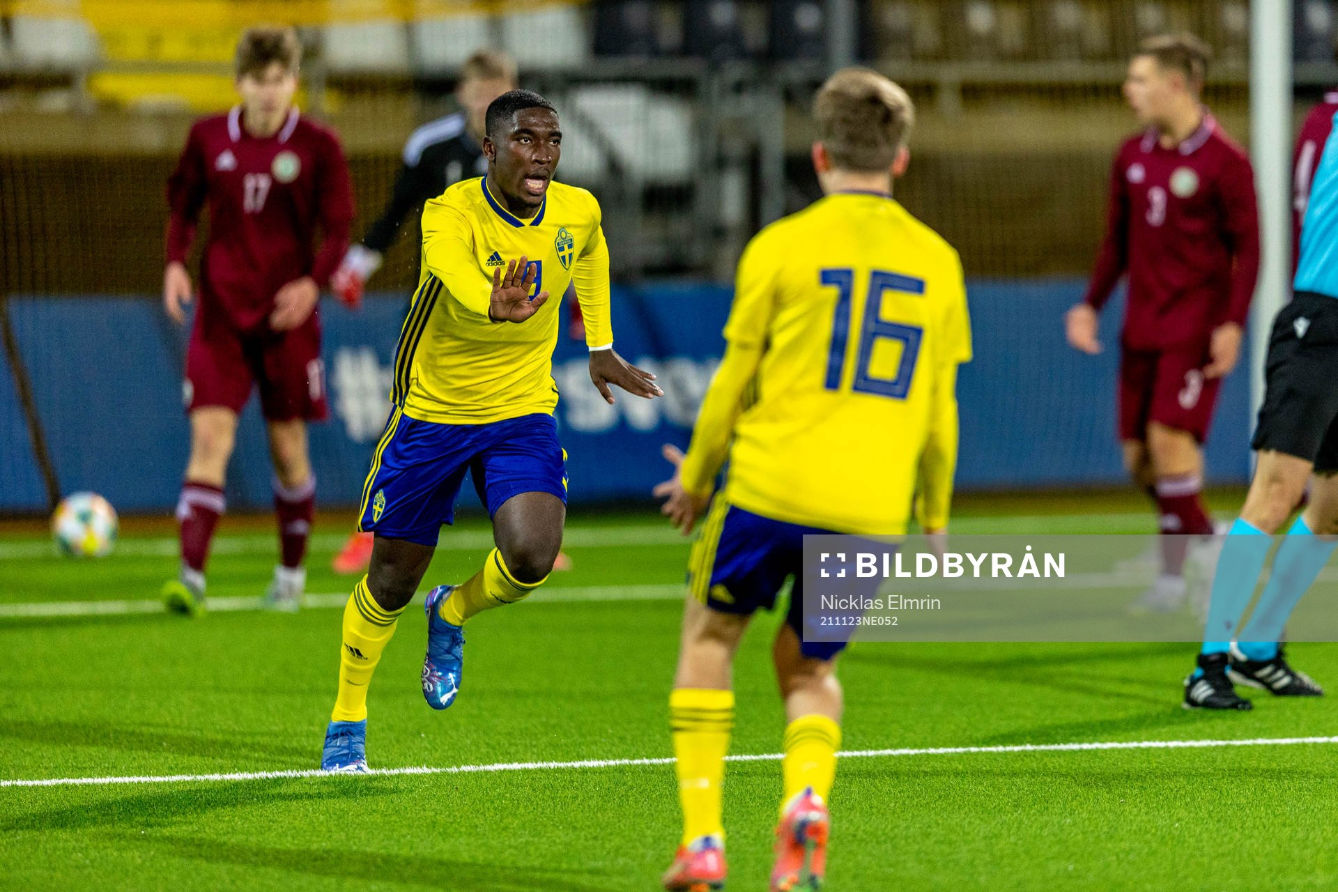 Sveriges Emmanuel Tannor jublar