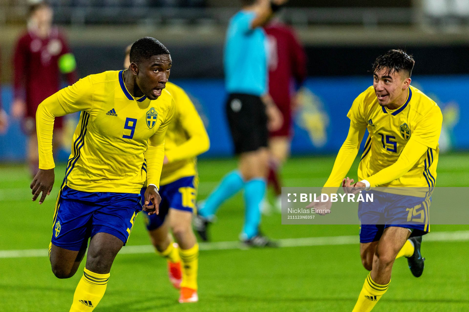 Sveriges Emmanuel Tannor och Alexander Hughes jublar