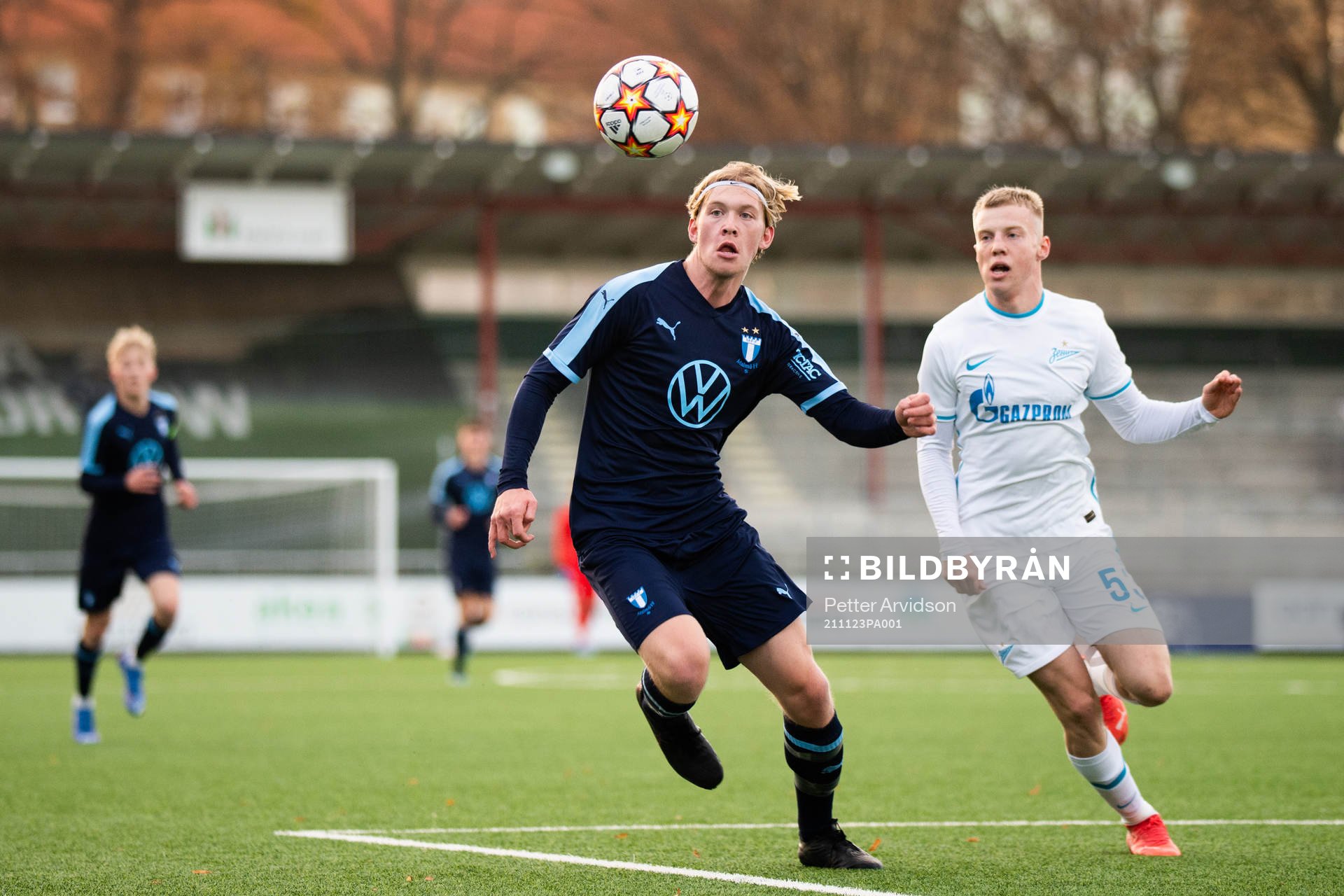 Pontus Strömberg of Malmö FF and Aleksandr Sandrachuk of