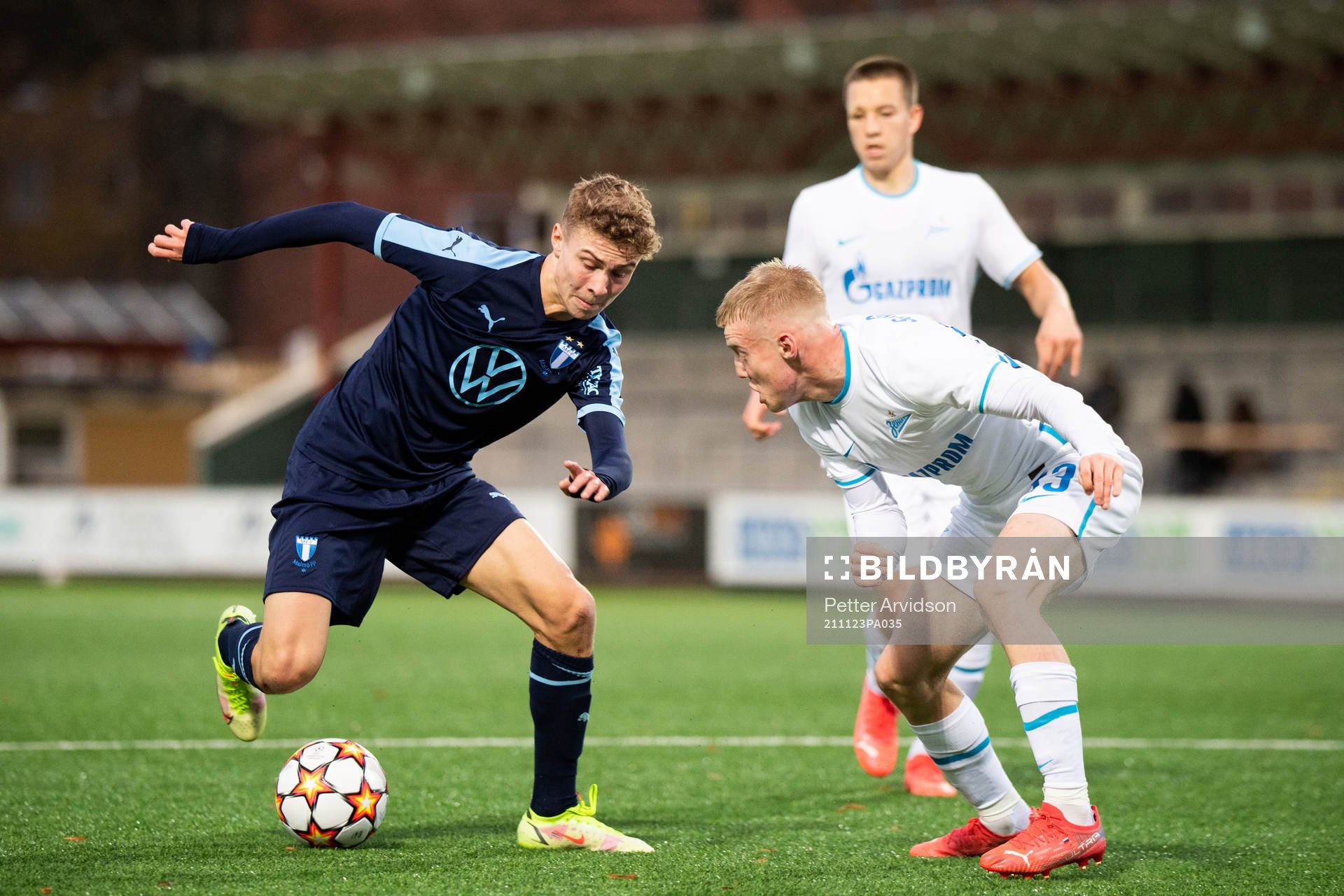 Hugo Bolin of Malmö FF and Aleksandr Sandrachuk of Zenit