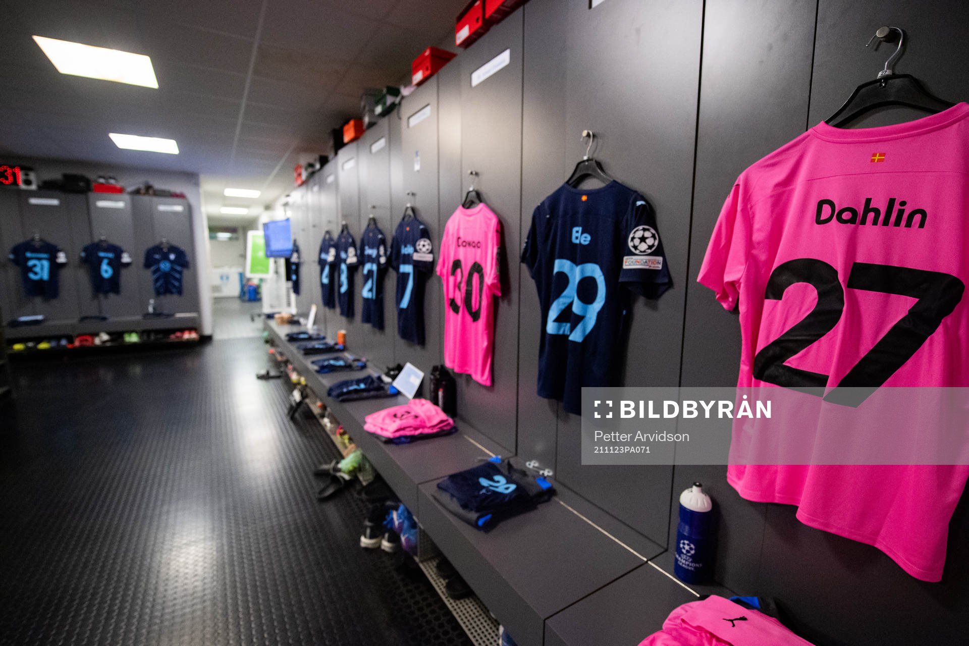 The kit of goalkeeper Johan Dahlin of Malmö FF in the