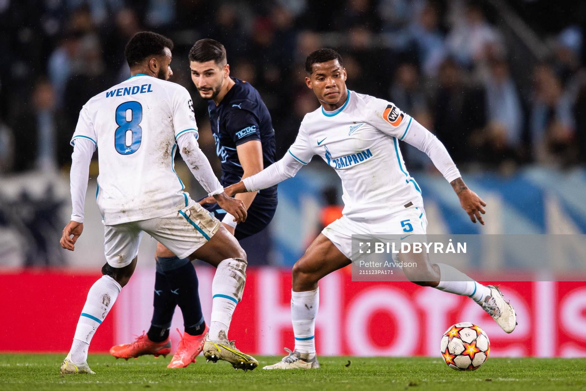 Antonio Colak of Malmö FF and Wilmar Barrios of Zenit