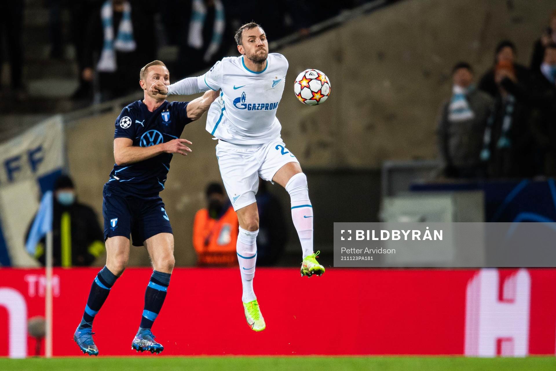 Franz Brorsson of Malmö FF and Artem Dzyuba of Zenit