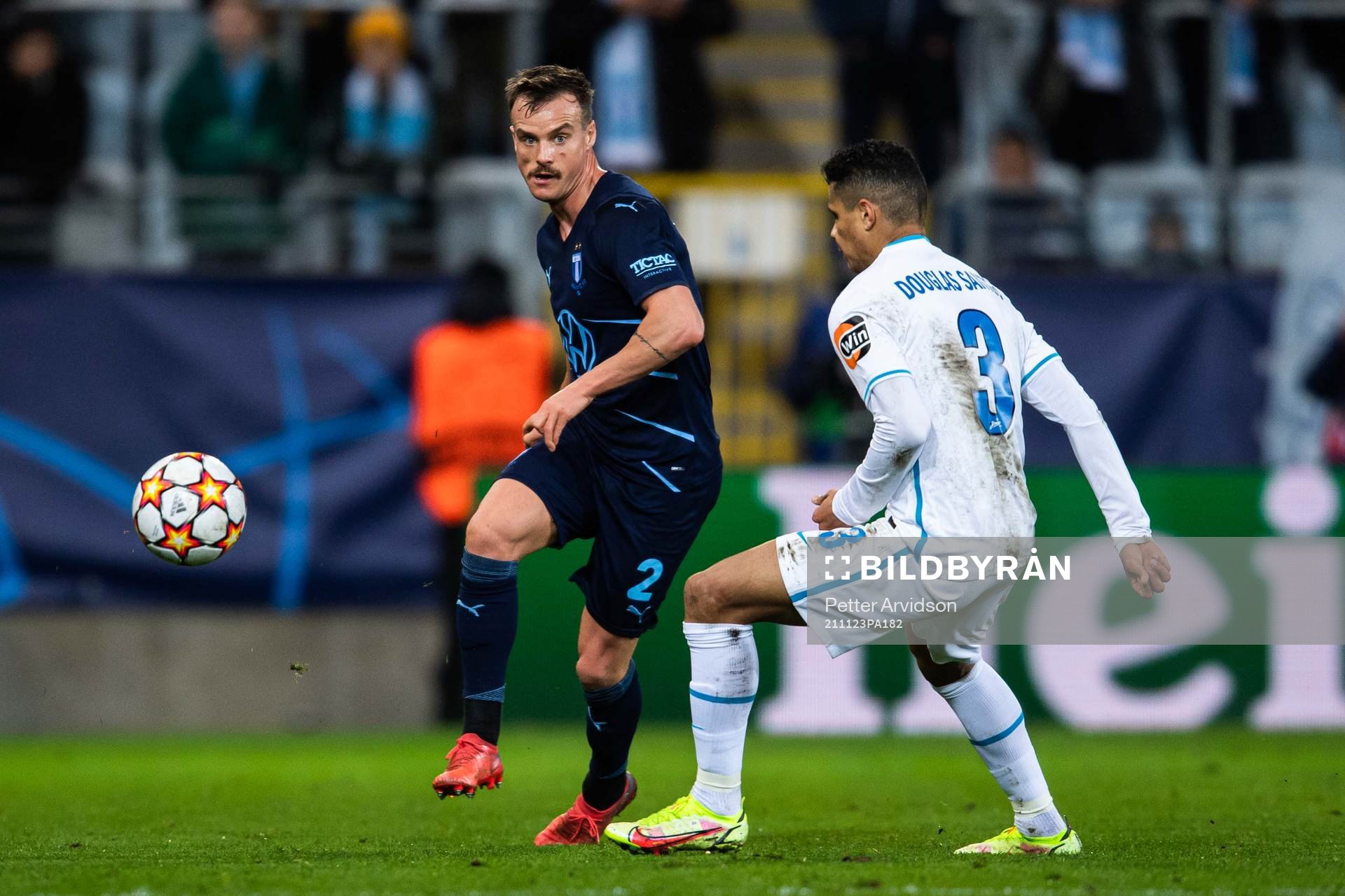 Eric Larsson of Malmö FF and Douglas Santos of Zenit