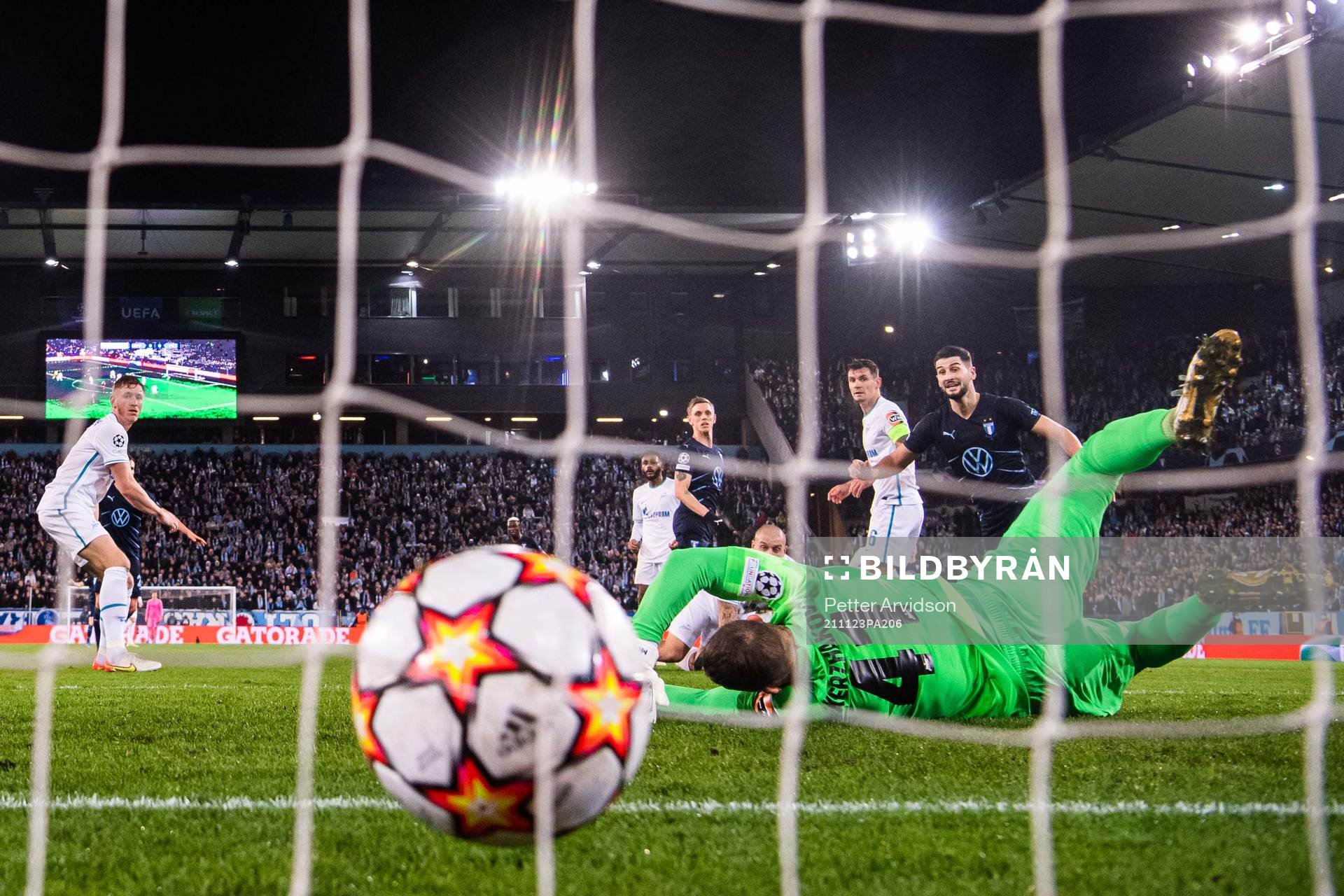 Sören Rieks of Malmö FF scores the 1-0 goal behind goalkeeper Mikhail Kerzhakov of Zenit during the UEFA Champions League football match between Malmö FF and Zenit St Petersburg on November 23, 2021 in Malmö.