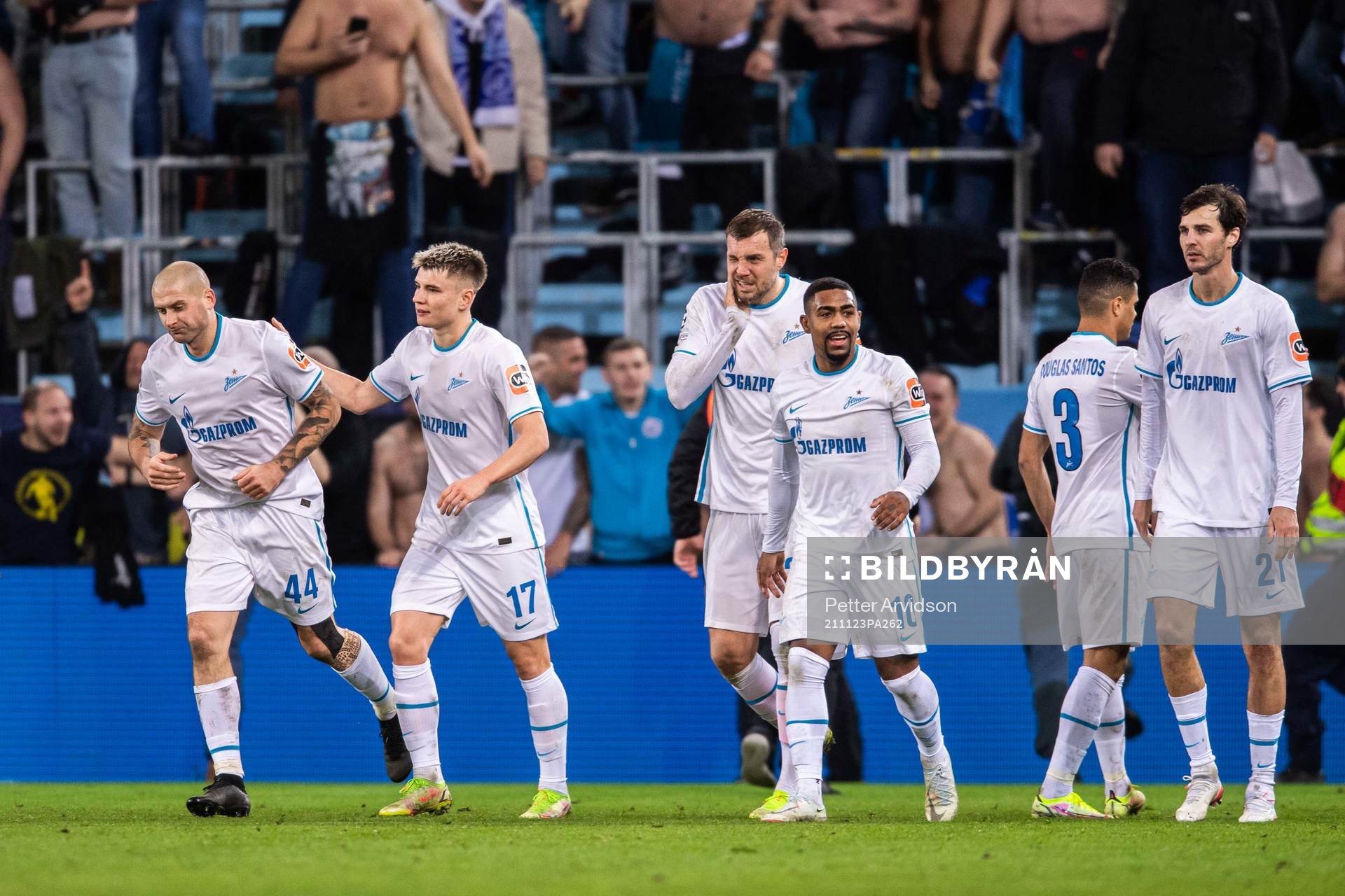 Yaroslav Rakits´kyy of Zenit celebrate with teammates after the 1-1 goal during the UEFA Champions League football match between Malmö FF and Zenit St Petersburg on November 23, 2021 in Malmö.