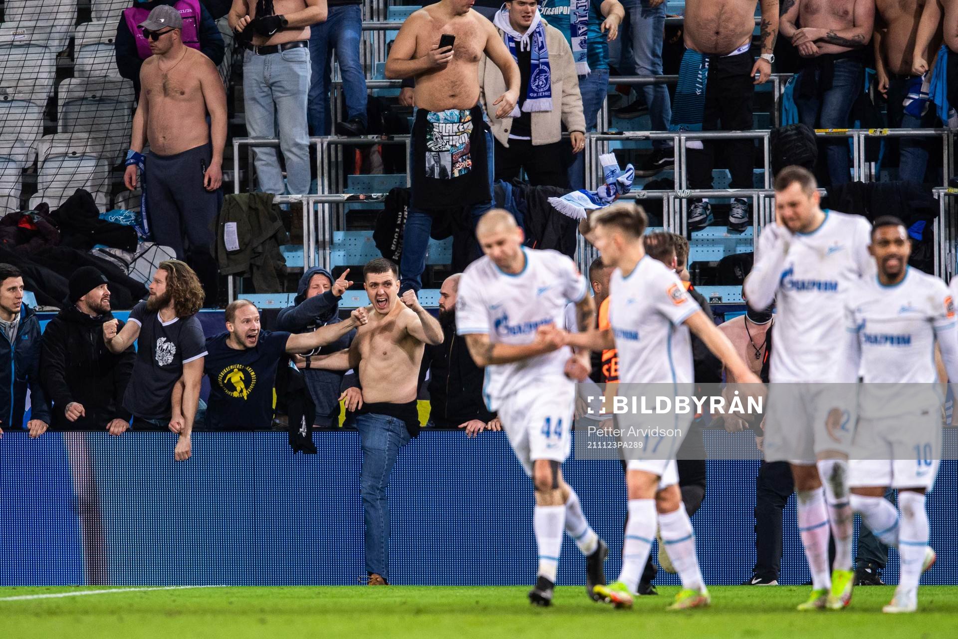 Supporters of Zenit celebrate the 1-1 goal