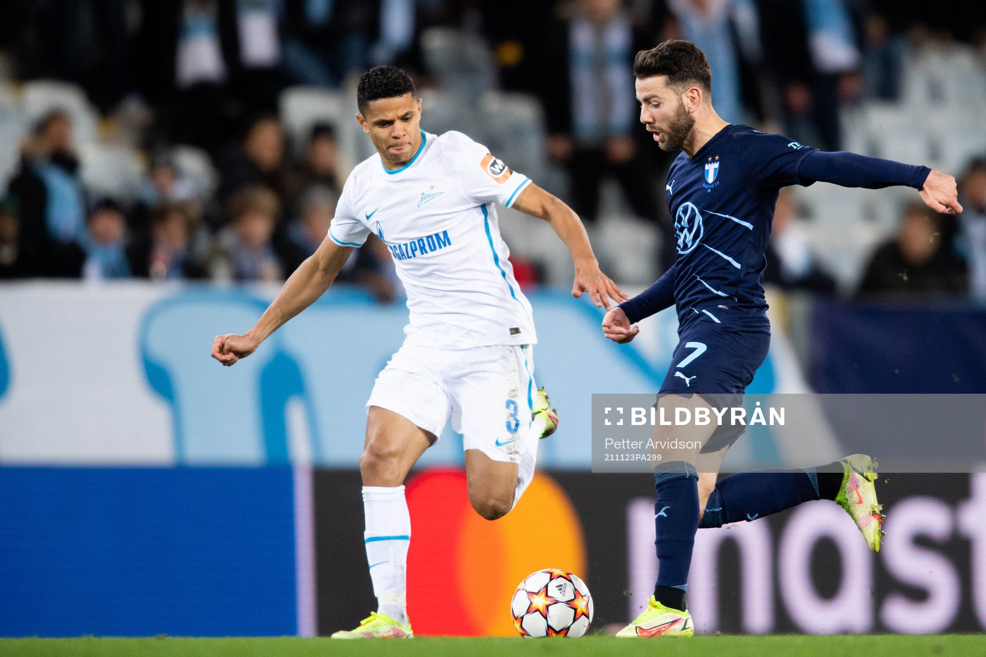 Douglas Santos of Zenit and Erdal Rakip of Malmö FF