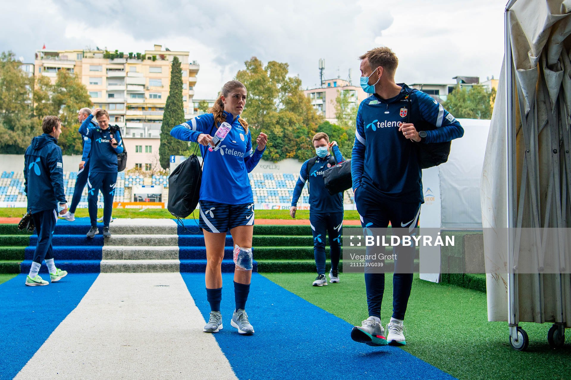 Maren Mjelde and Martin Sjögren, head coach of the