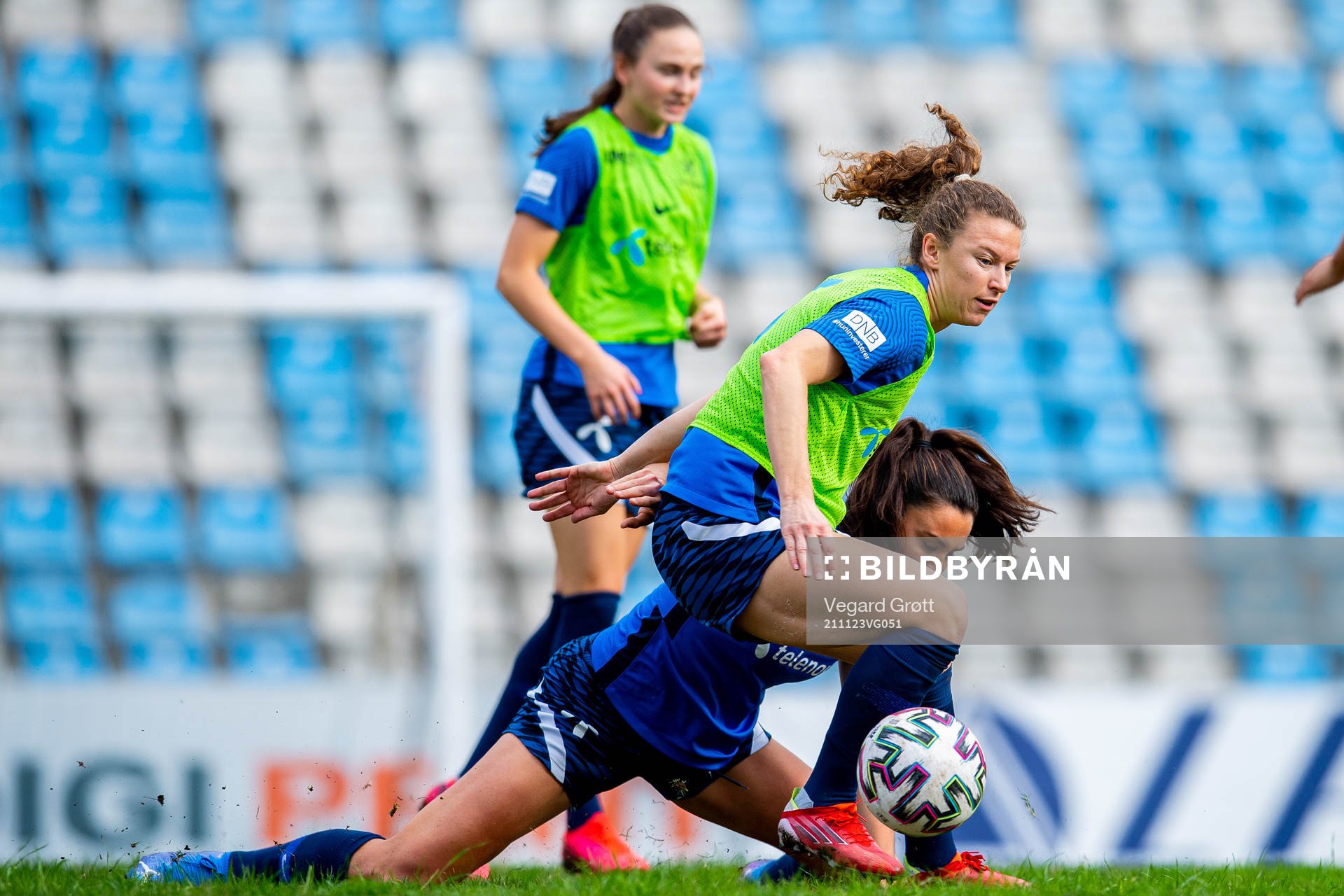 Synne Skinnes Hansen and Ingrid Syrstad Engen of the