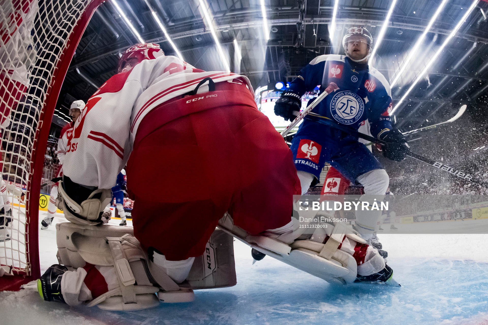 Leksands Jesper Kandergård and Klagenfurts goaltender