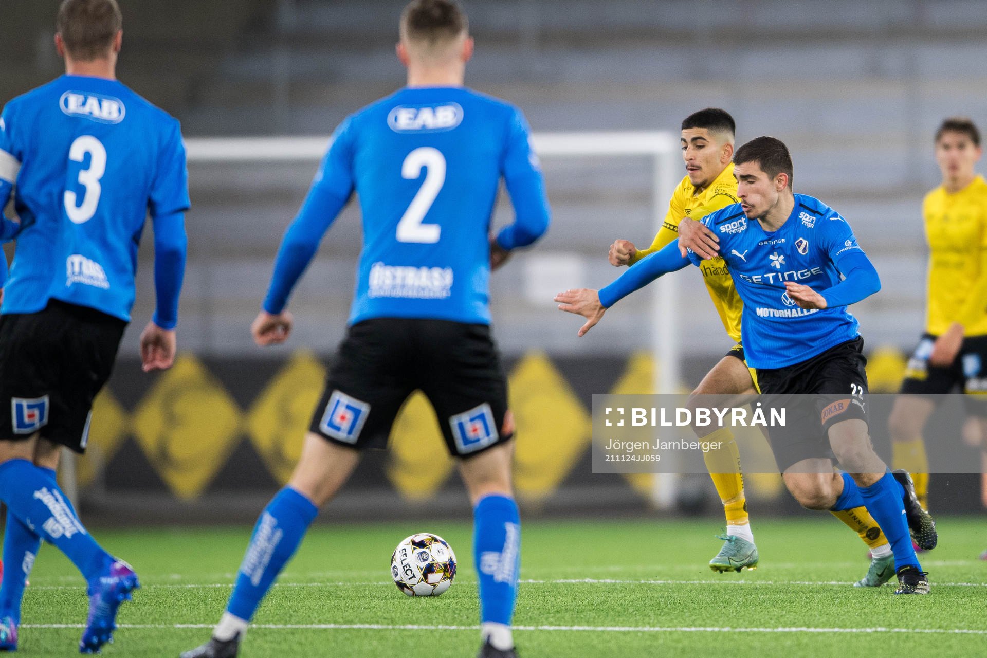 Elfsborgs Ahmed Qasem och Halmstads Taulant Parallangaj