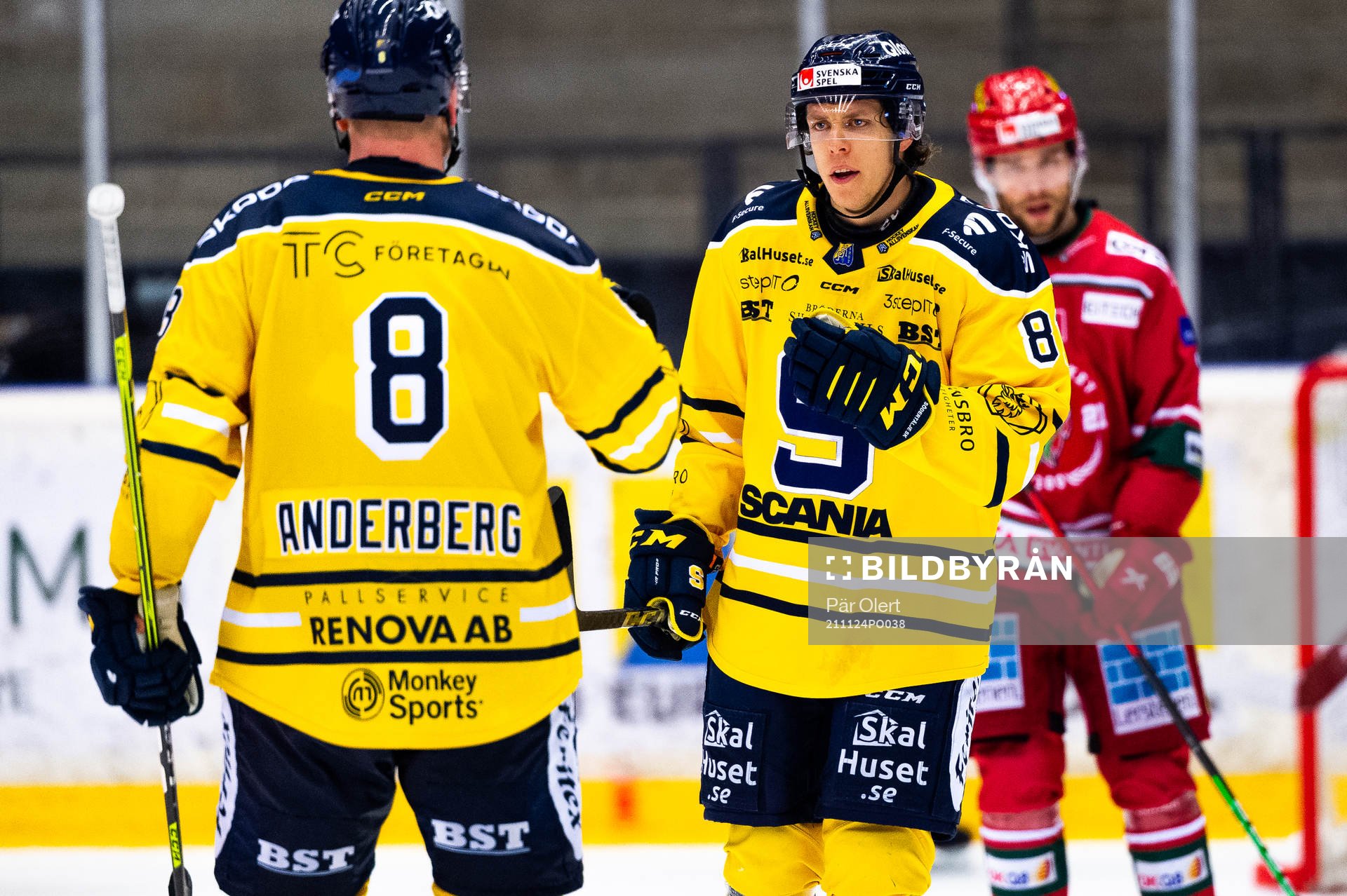 Södertäljes Alexander Anderberg och Emil Aronsson jublar