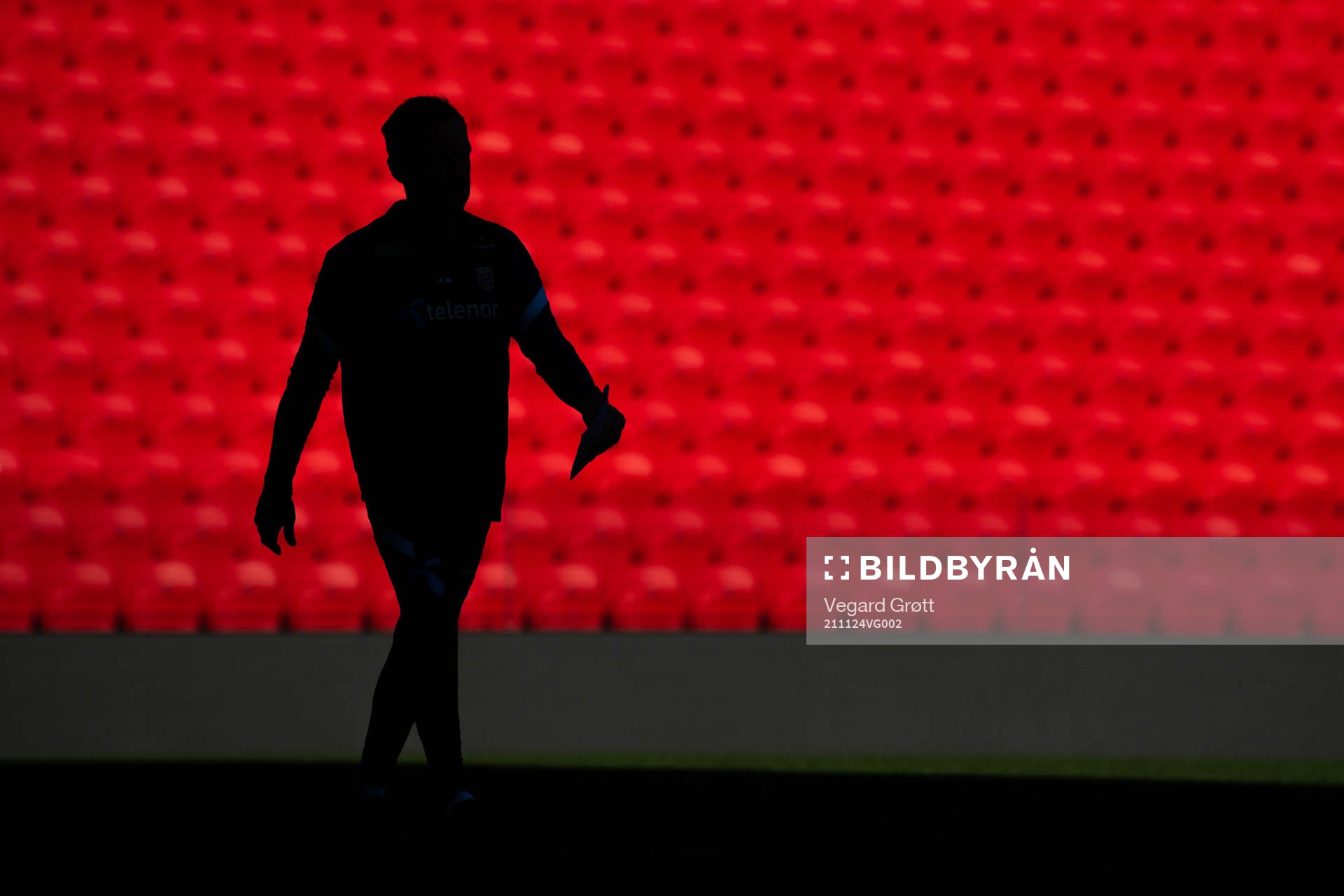 The silhouette of Martin Sjögren, head coach of the