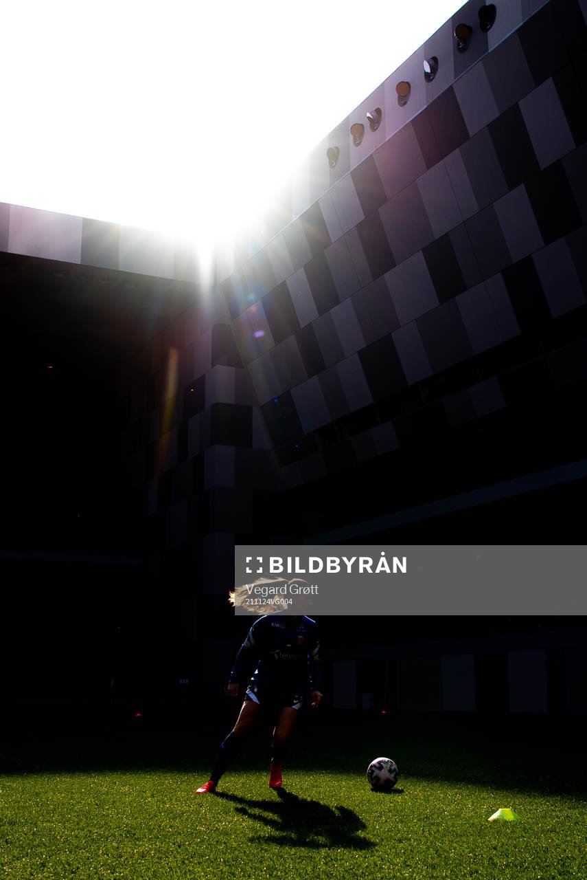 The silhouette of Maren Mjelde of the Norwegian women's