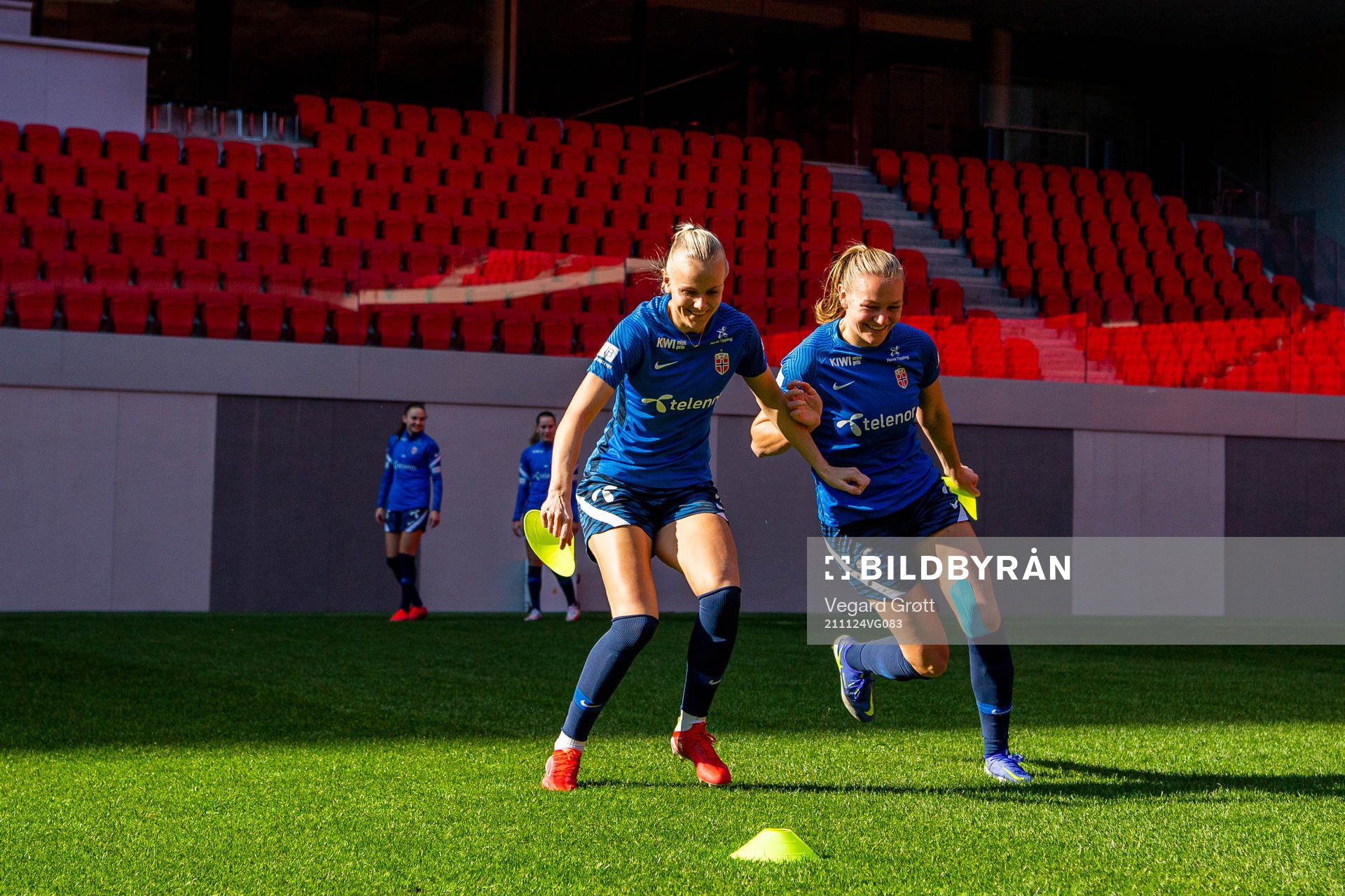 Karina Sævik and Frida Maanum of the Norwegian women's