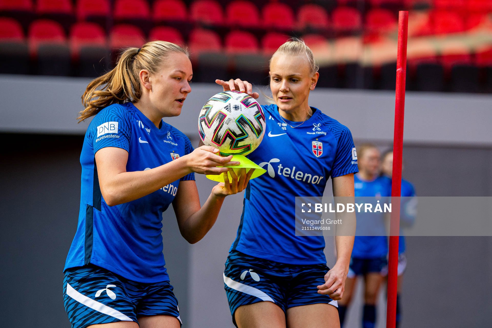 Frida Maanum and Karina Sævik of the Norwegian women's