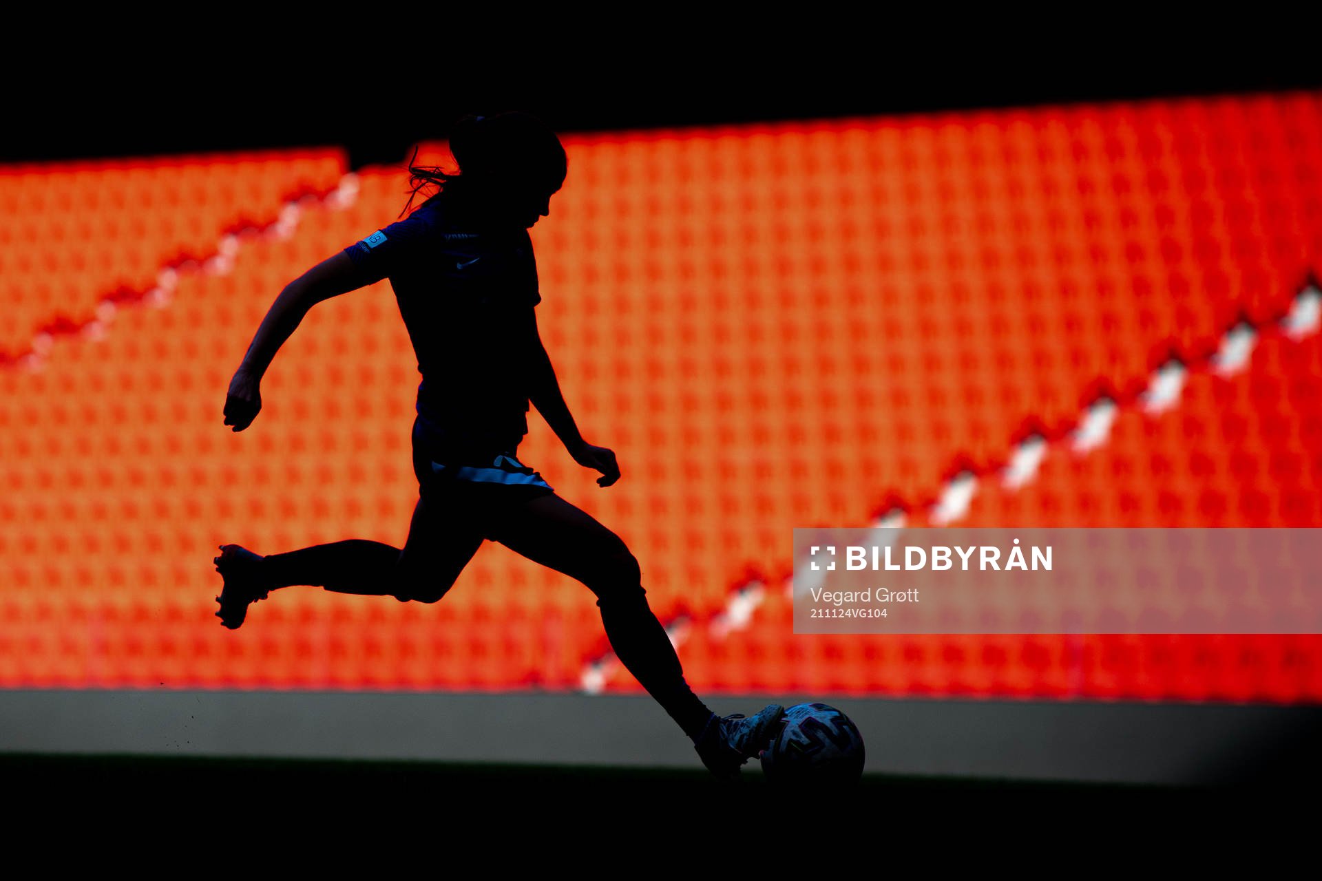 The silhouette of Guro Reiten of the Norwegian women's