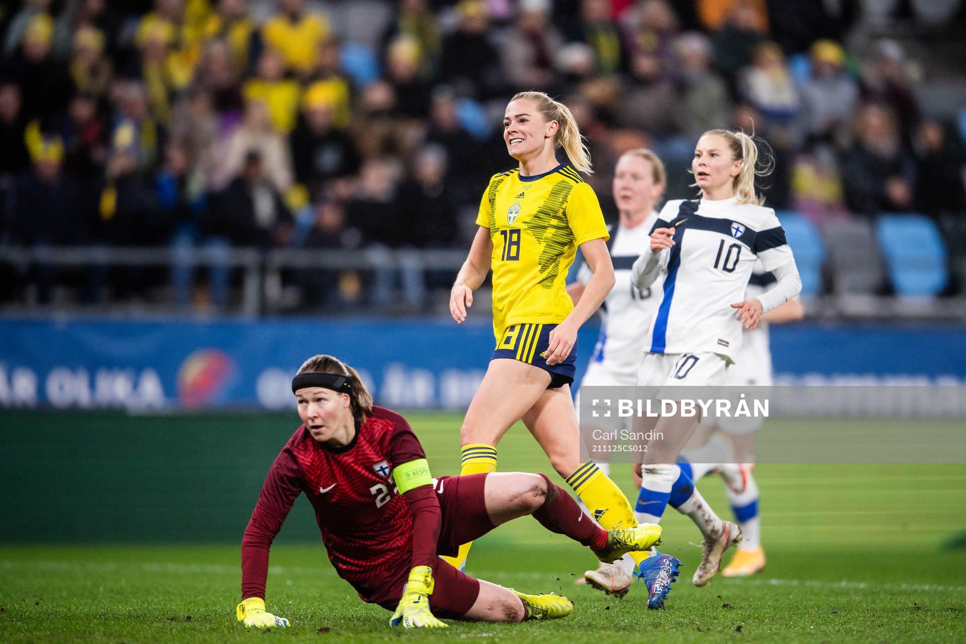 Fridolina Rolfö of Sweden celebrates