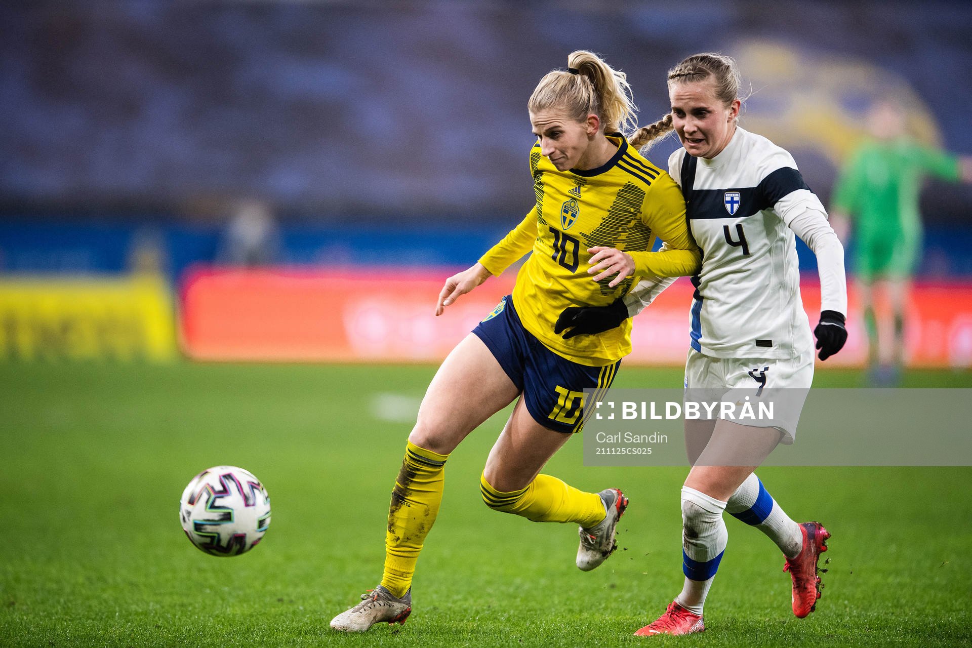 Sofia Jakobsson of Sweden and Ria Öling of Finland