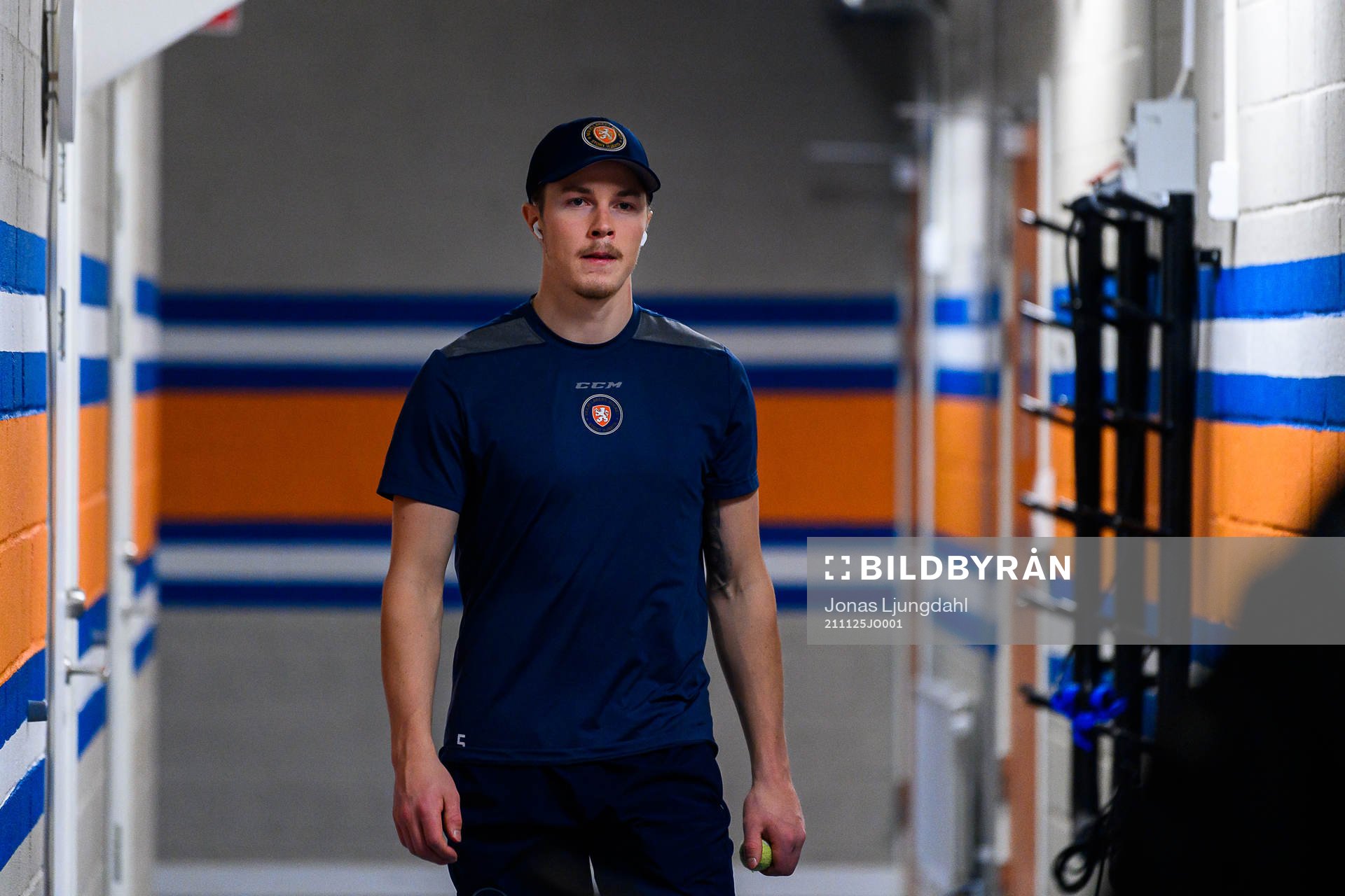 Växjös Juuso Vainio före ishockeymatchen i SHL mellan