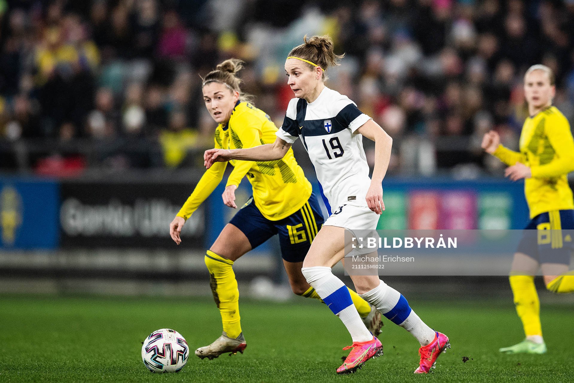 Filippa Angeldal of Sweden and Essi Sainio of Finland