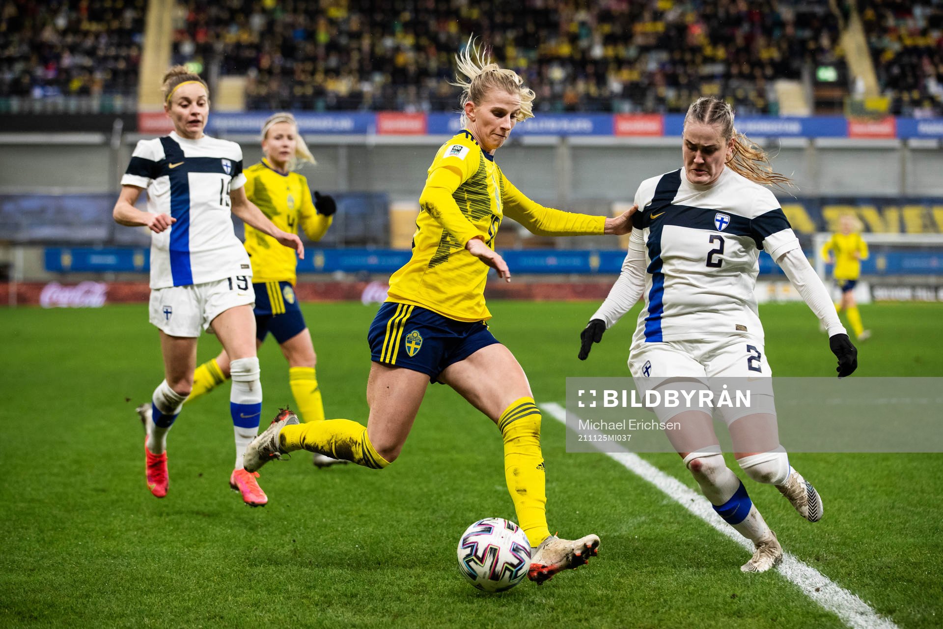 Sofia Jakobsson of Sweden and Elli Pikkujämsä of Finland