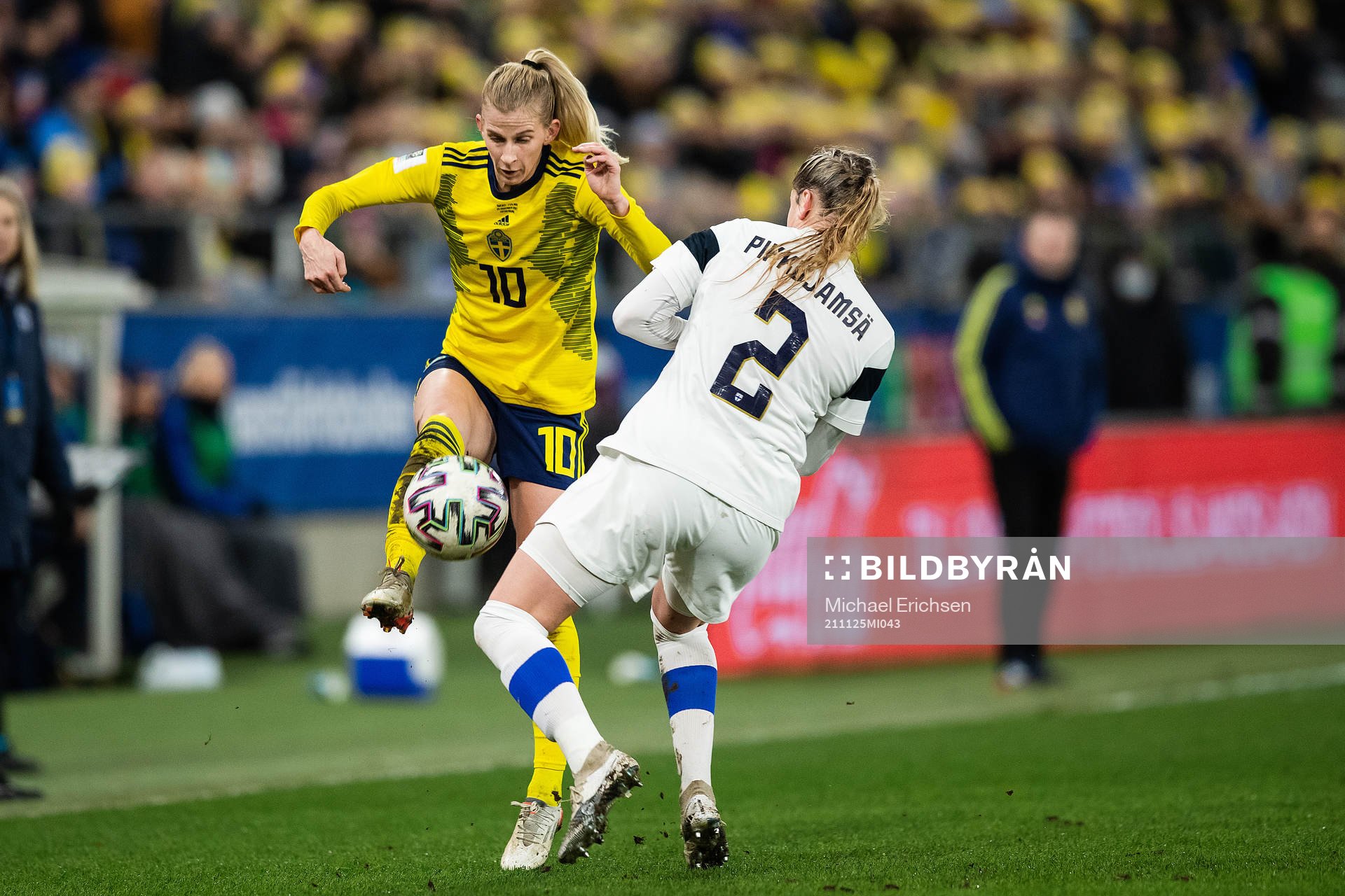 Sofia Jakobsson of Sweden and Elli Pikkujämsä of Finland