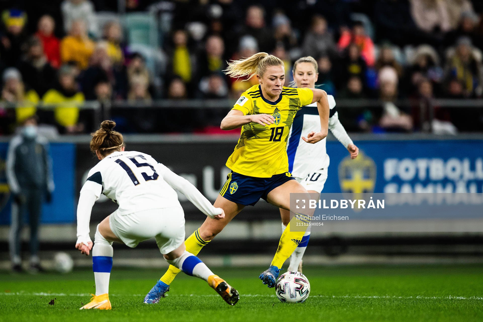 Natalia Kuikka of Finland and Fridolina Rolfö of Sweden