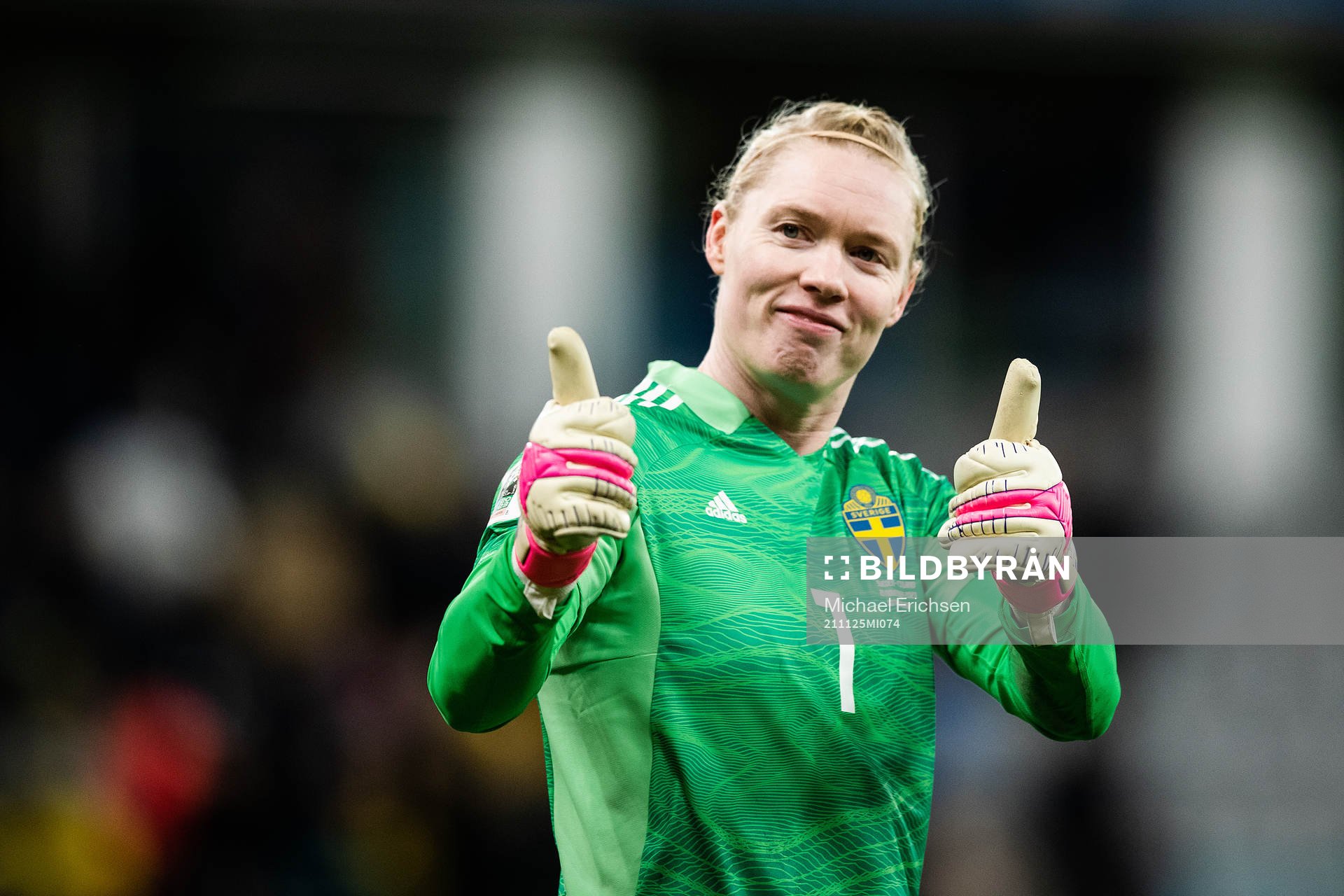 goalkeeper Hedvig Lindahl of Sweden celebrates