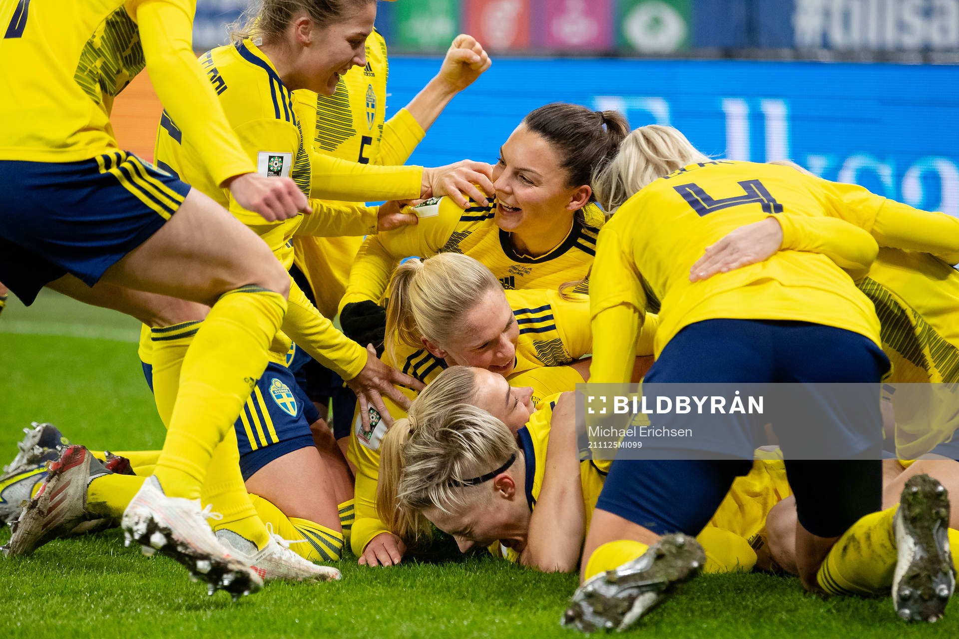 Lina Hurtig of Sweden celebrates scoring 2-1 with team mates