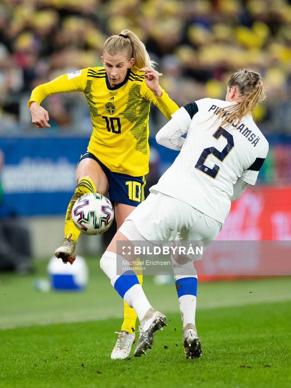 Sofia Jakobsson of Sweden and Elli Pikkujämsä of Finland