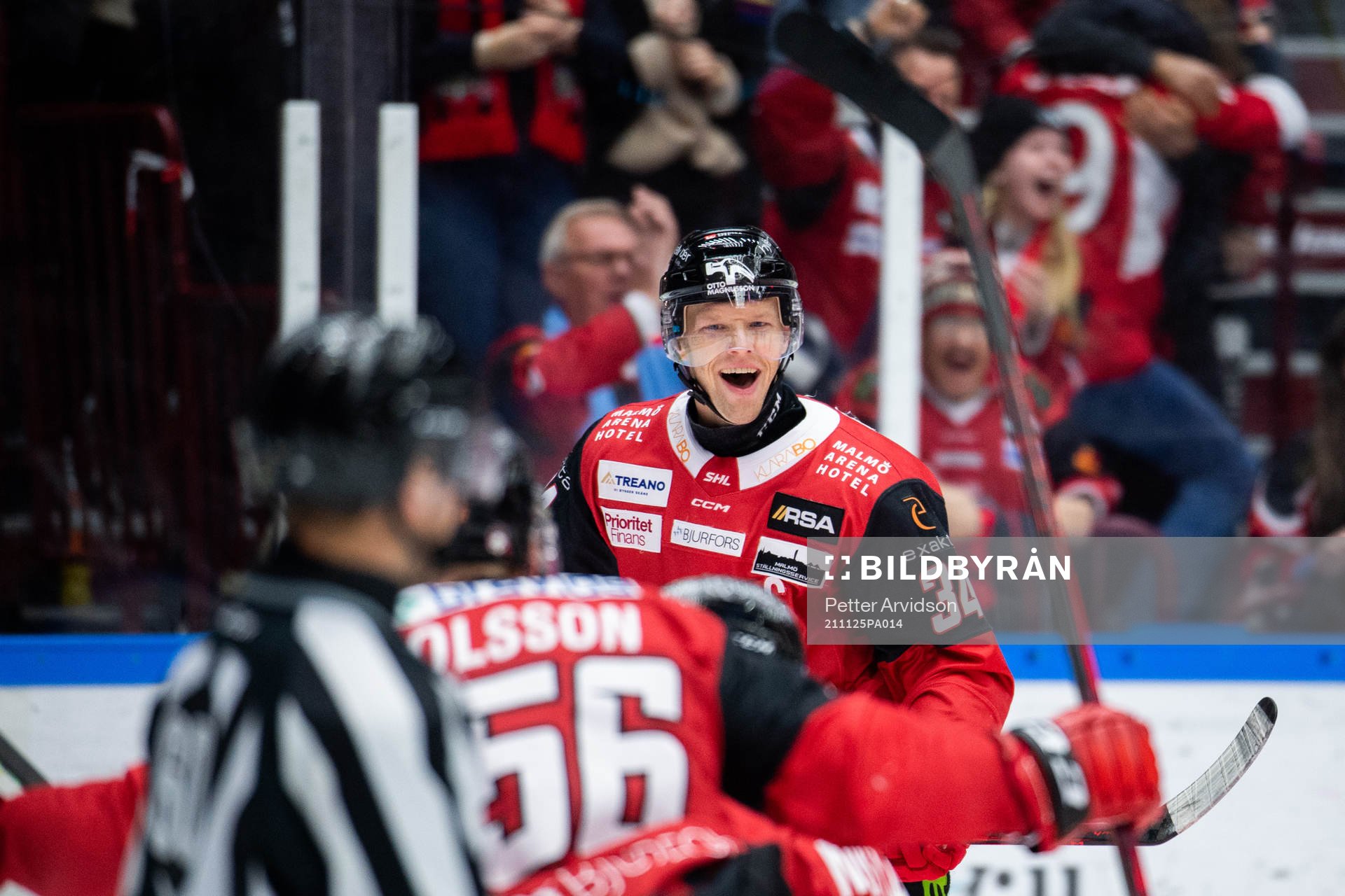 Malmö Redhawks Carl Söderberg jublar