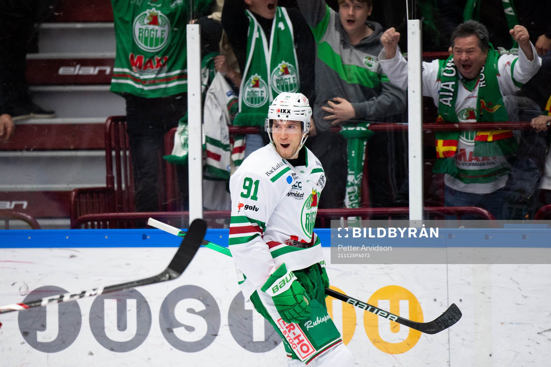 Rögles Adam Tambellini jublar