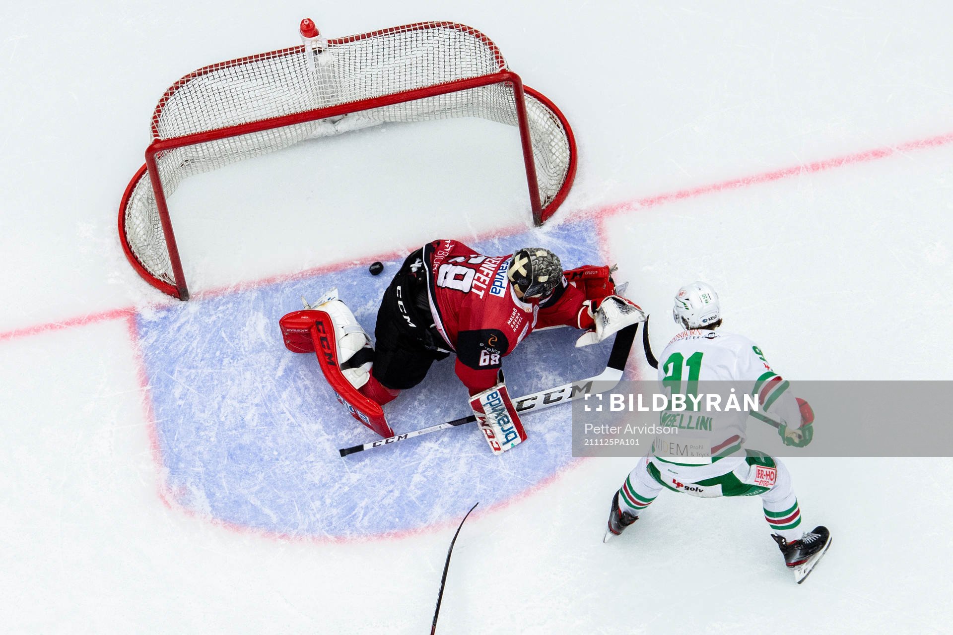 Rögles Adam Tambellini gör det matchavgörande 3-4 målet