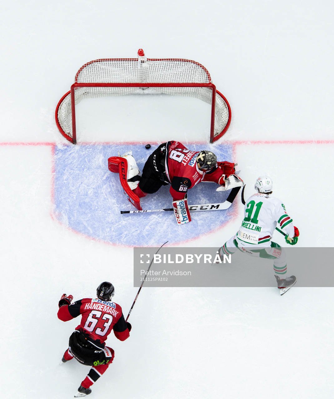 Rögles Adam Tambellini gör det matchavgörande 3-4 målet