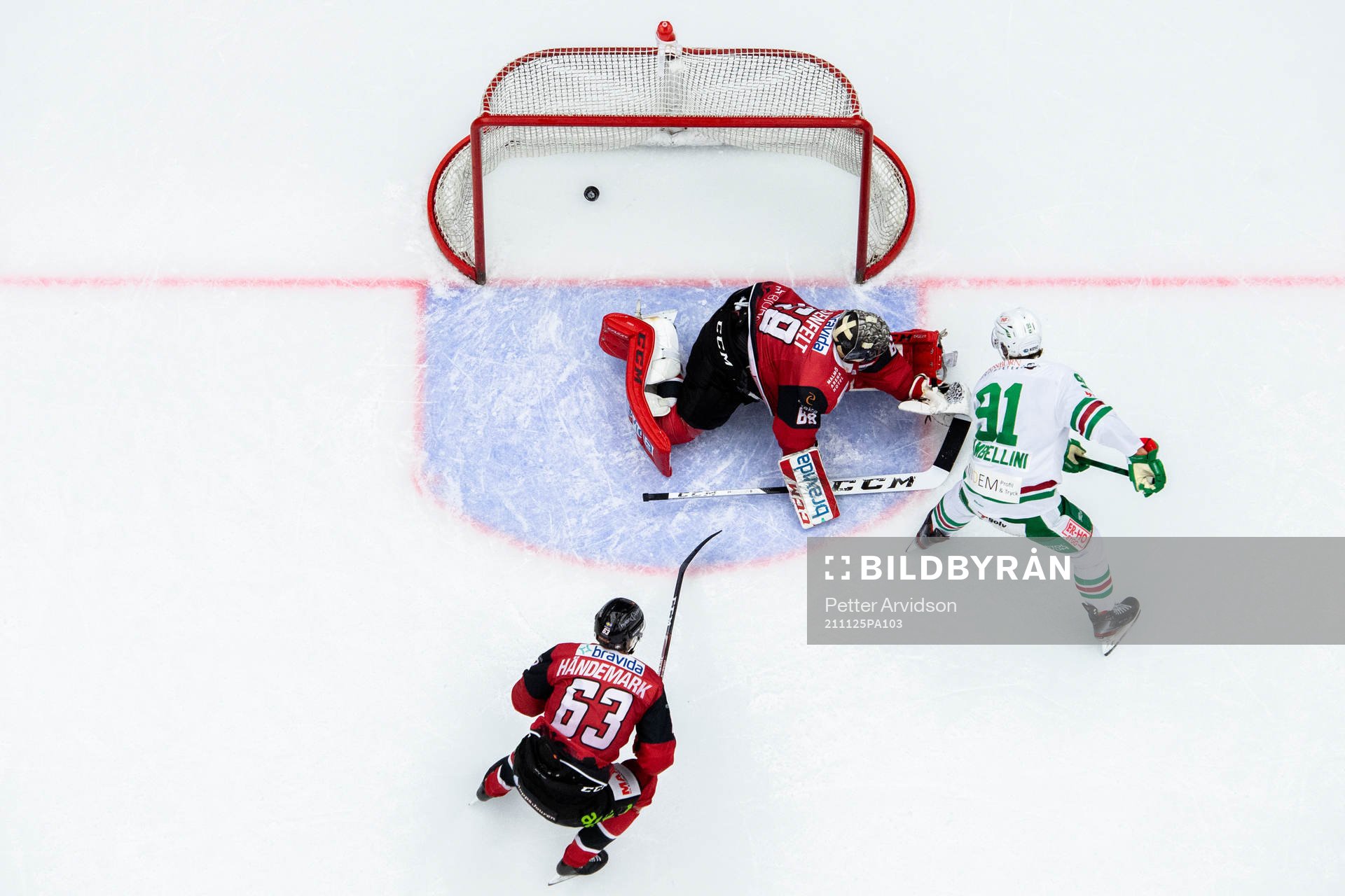 Rögles Adam Tambellini gör det matchavgörande 3-4 målet
