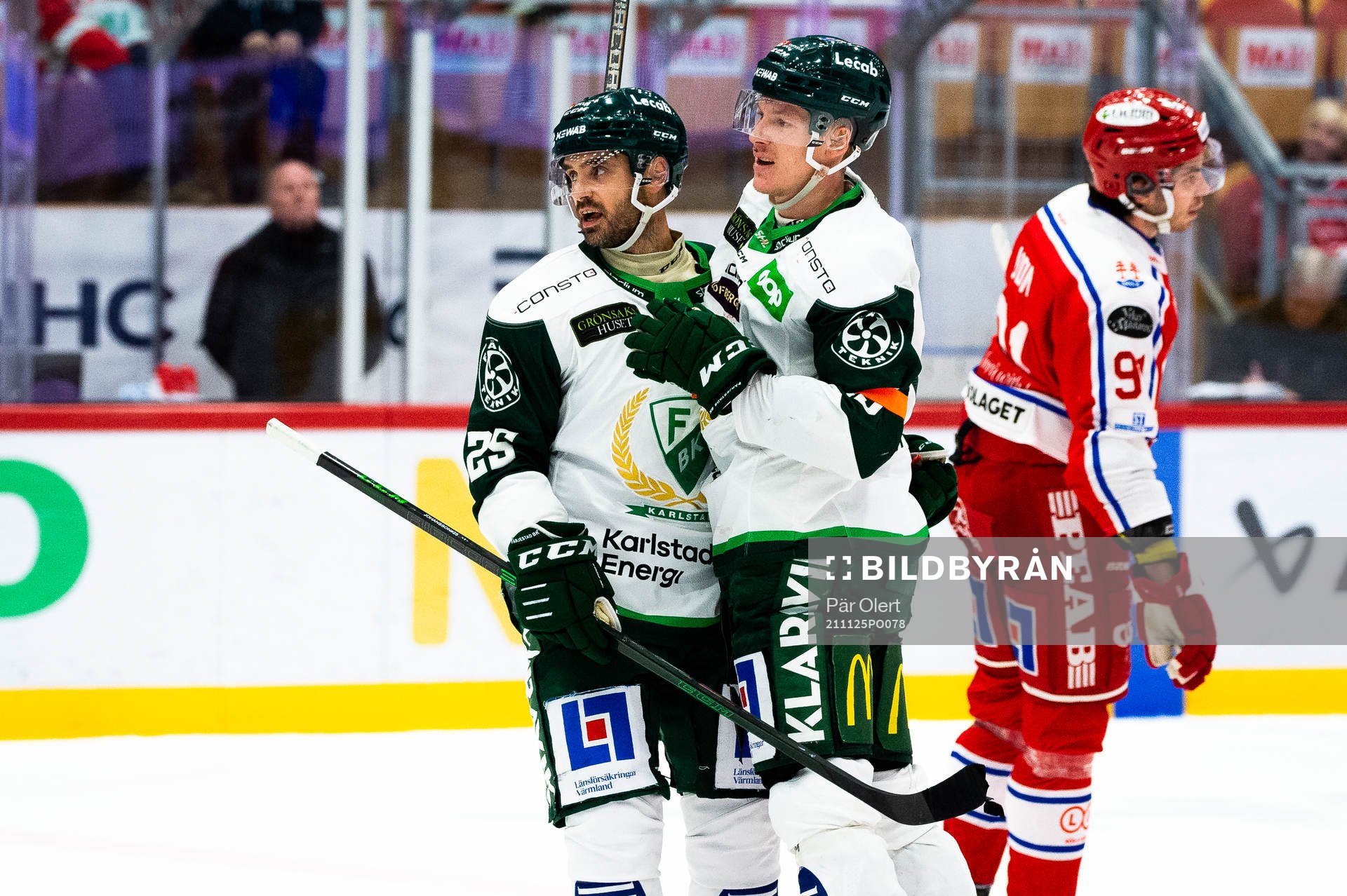 Färjestads Martin Johansson och Gustav Rydahl jublar