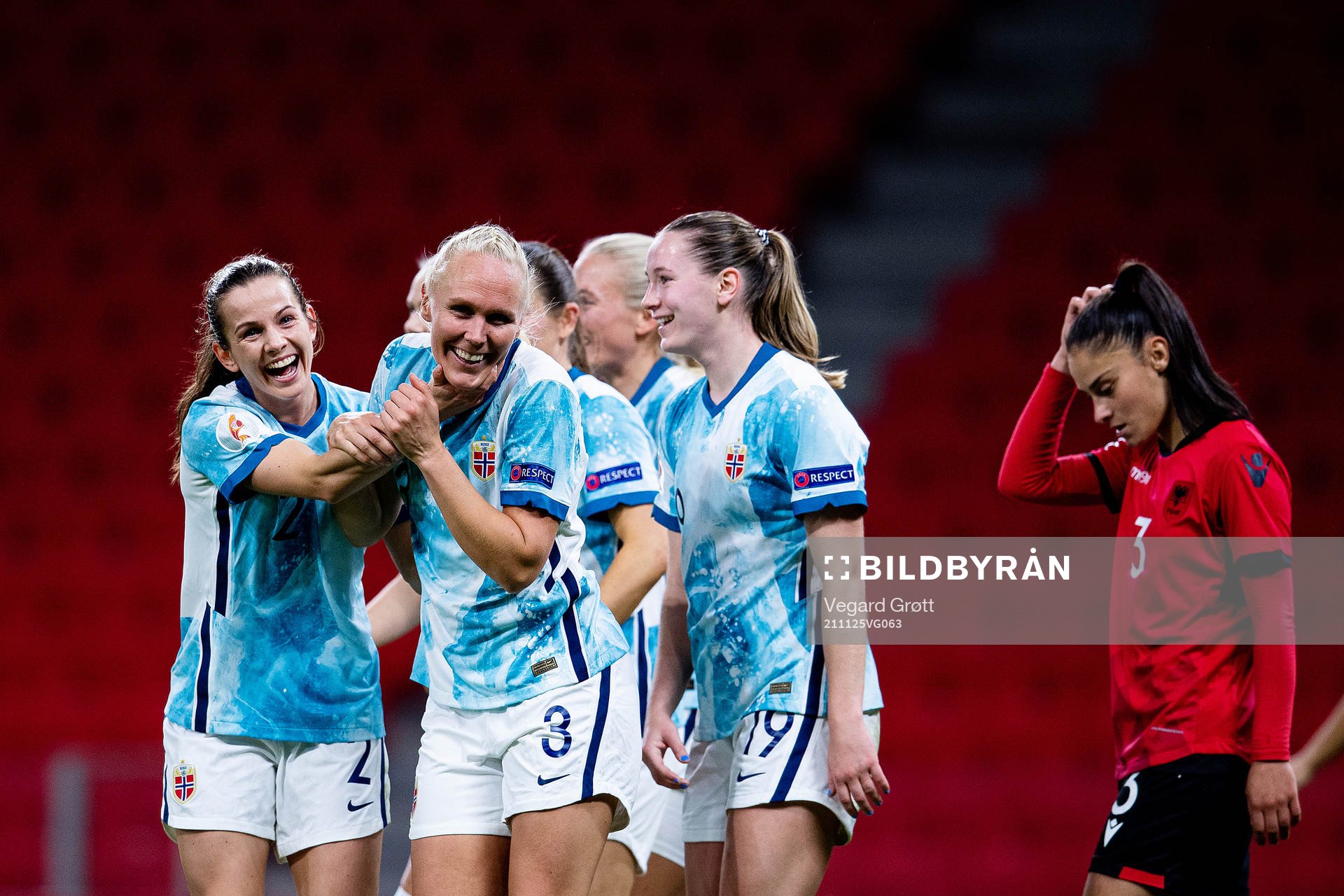 Tuva Hansen and Maria Thorisdottir of Norway celebrate