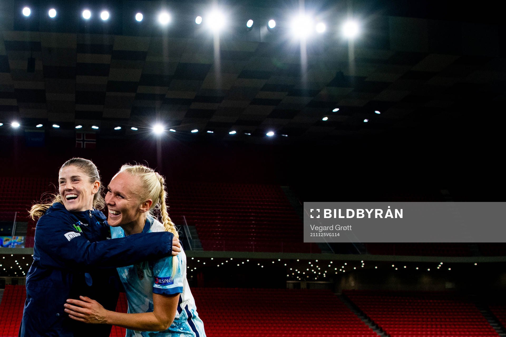 Maren Mjelde and Maria Thorisdottir of Norway